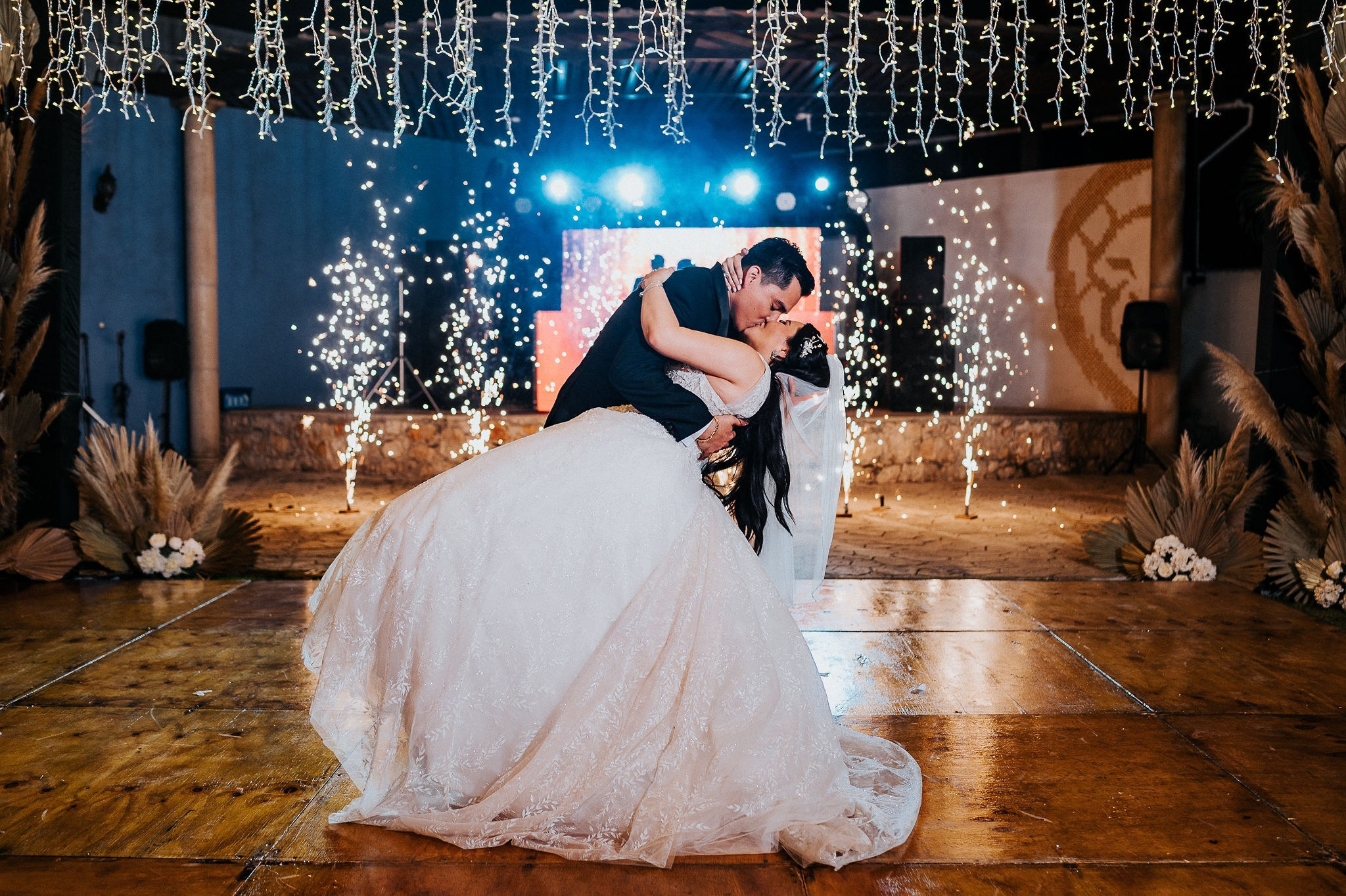 Montse & Jonathan. Fotógrafo de bodas, quince años, familias y fotografía infantil en Mérida Yucatán Alberto Rodriguez