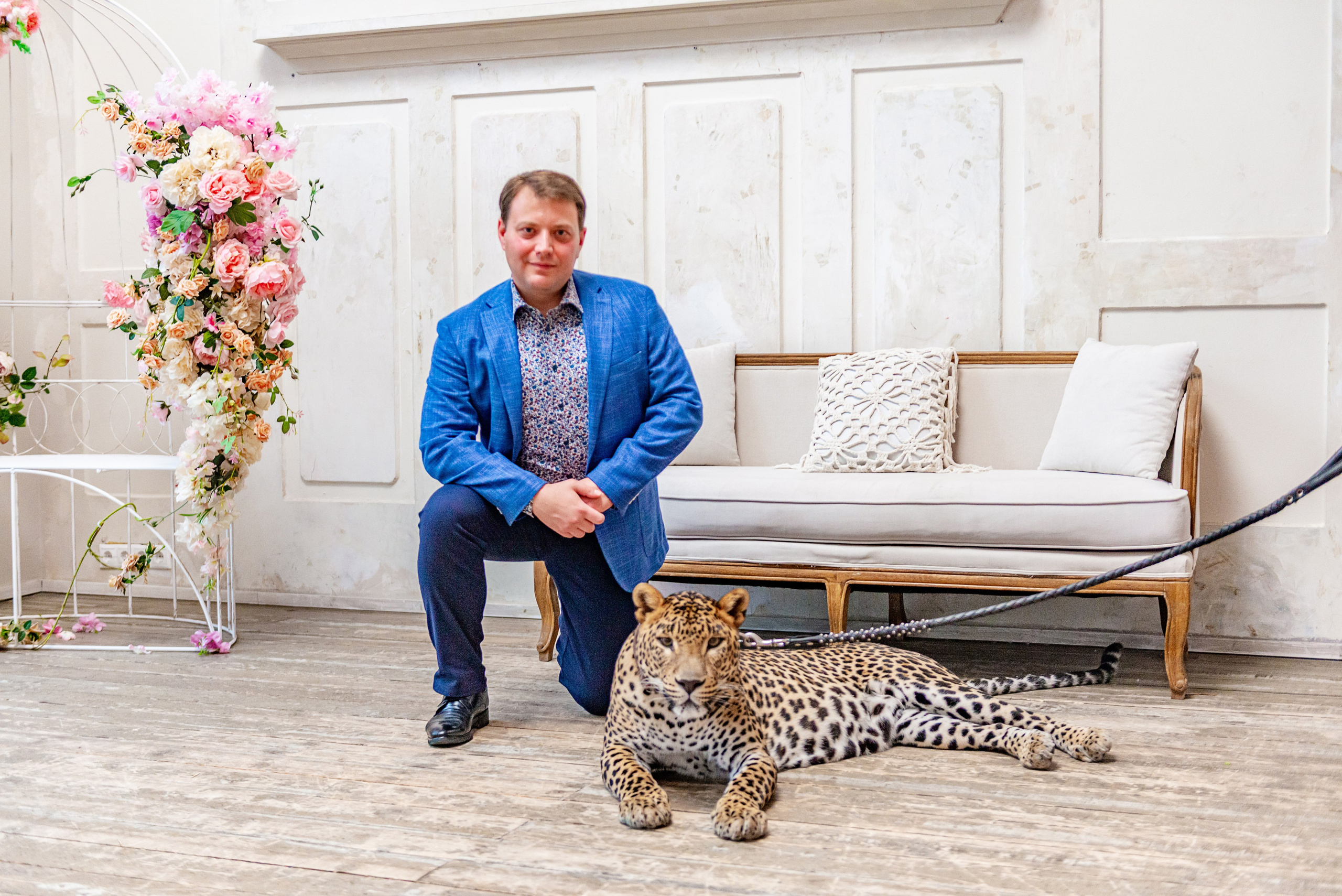 Photosession in the studio with a leopard. PHOTOGRAPHER QUINTANA ROO