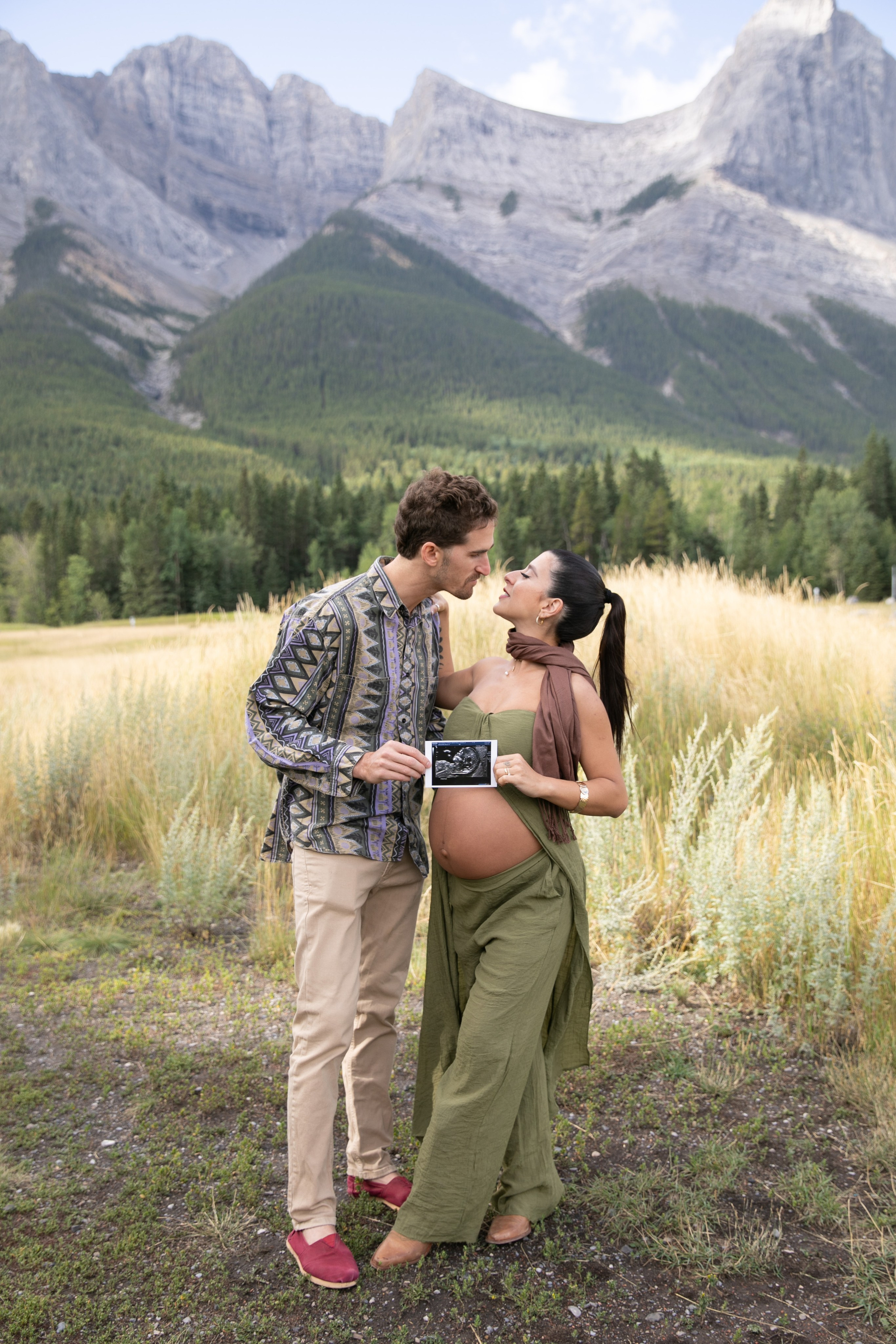 Maternity Photos — Canmore — Daniella. Fotografía accesible en Calgary