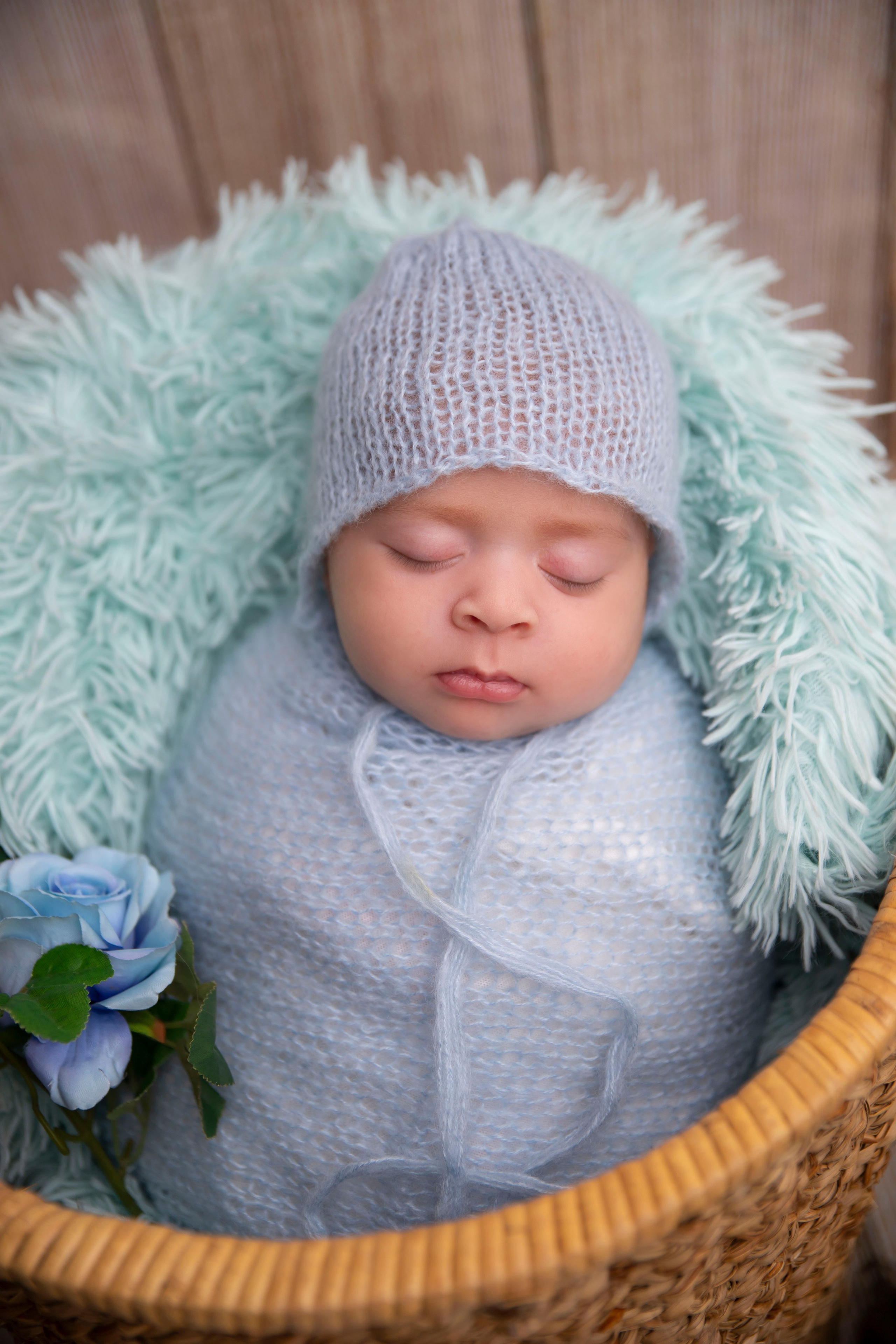 Newborns. Lifestyle and Family Photographer Faryal Saeed