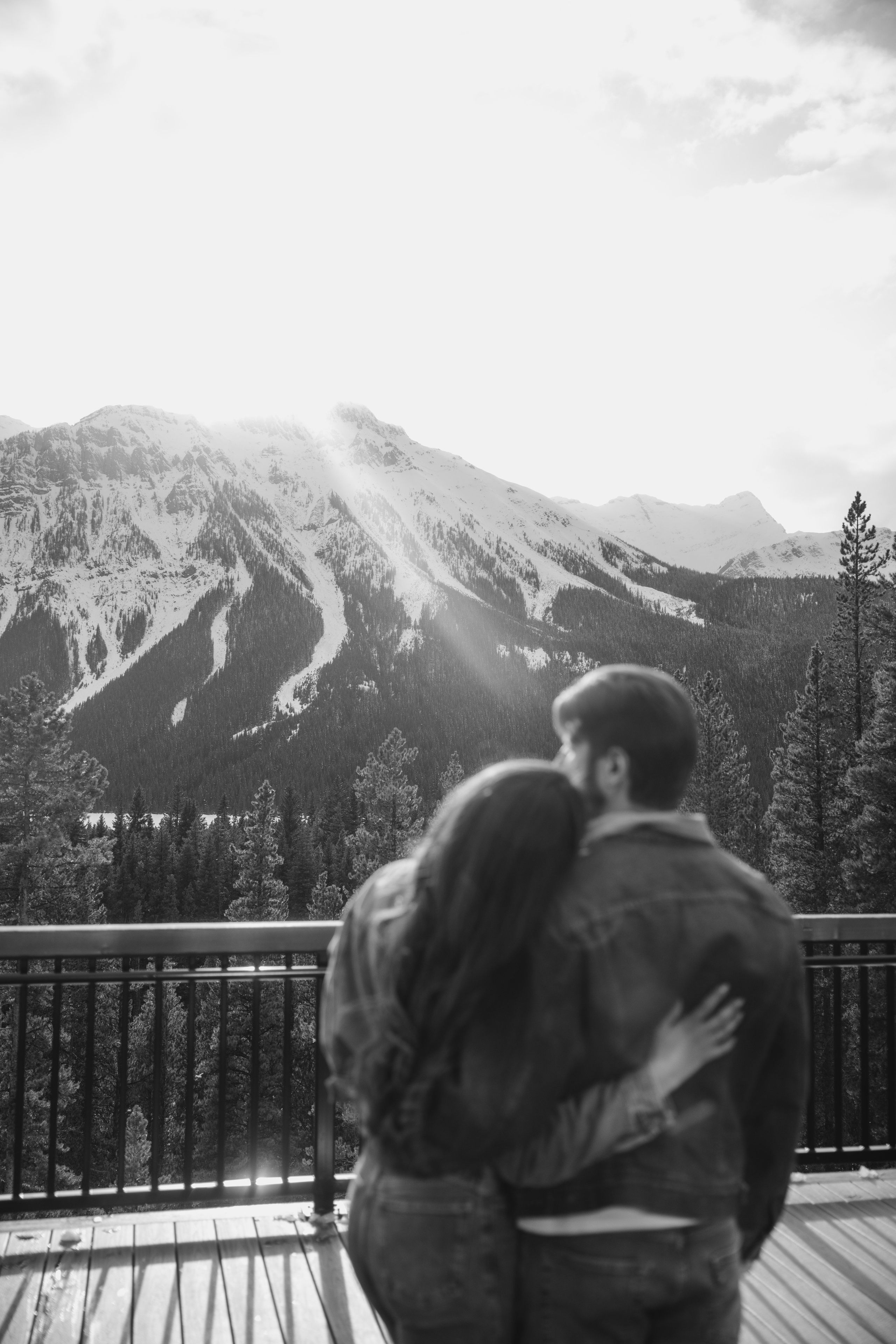 Ski engagement session. Photographer Elvira Hryshchenko