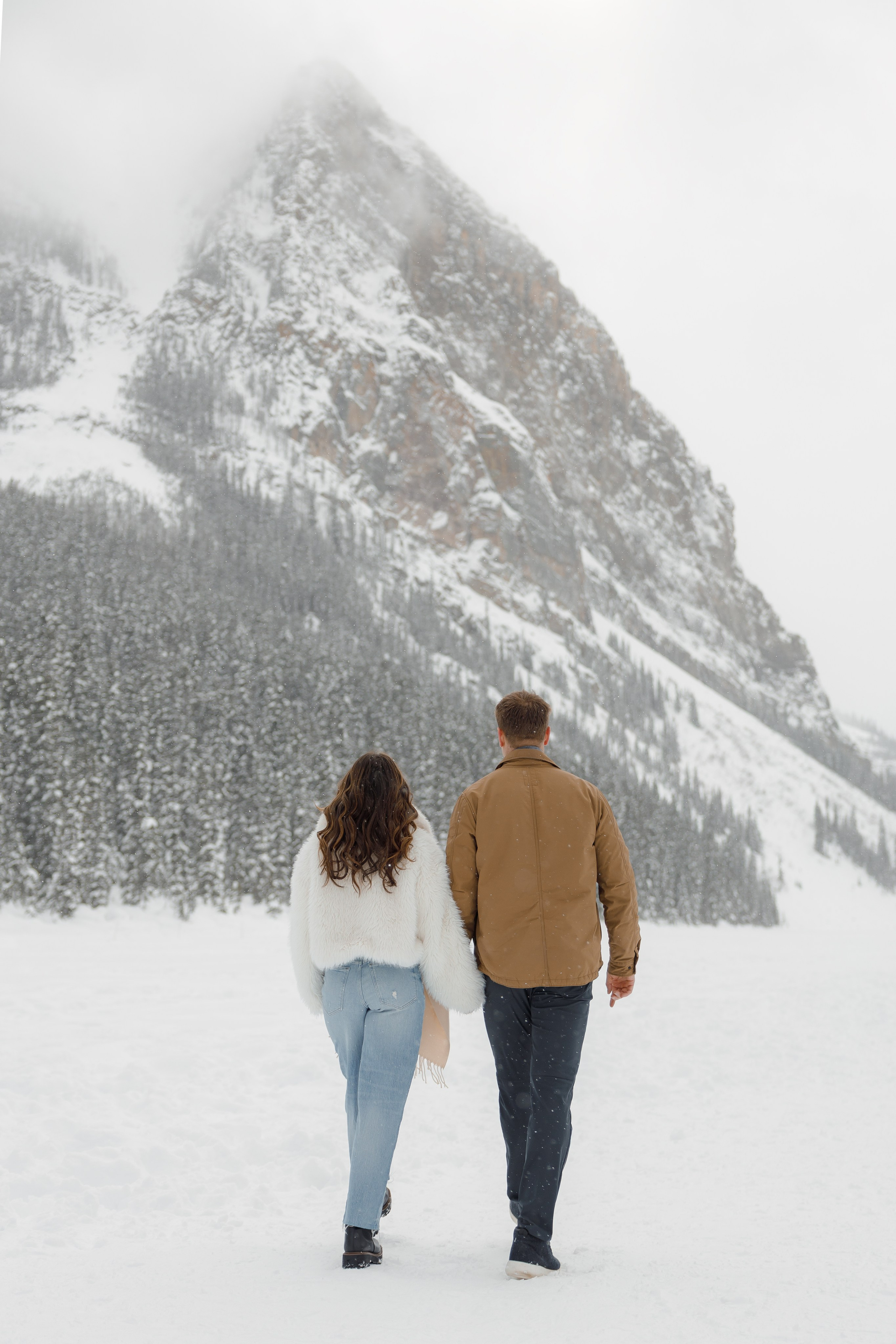 Lake Louise engagement session. Photographer Elvira Hryshchenko