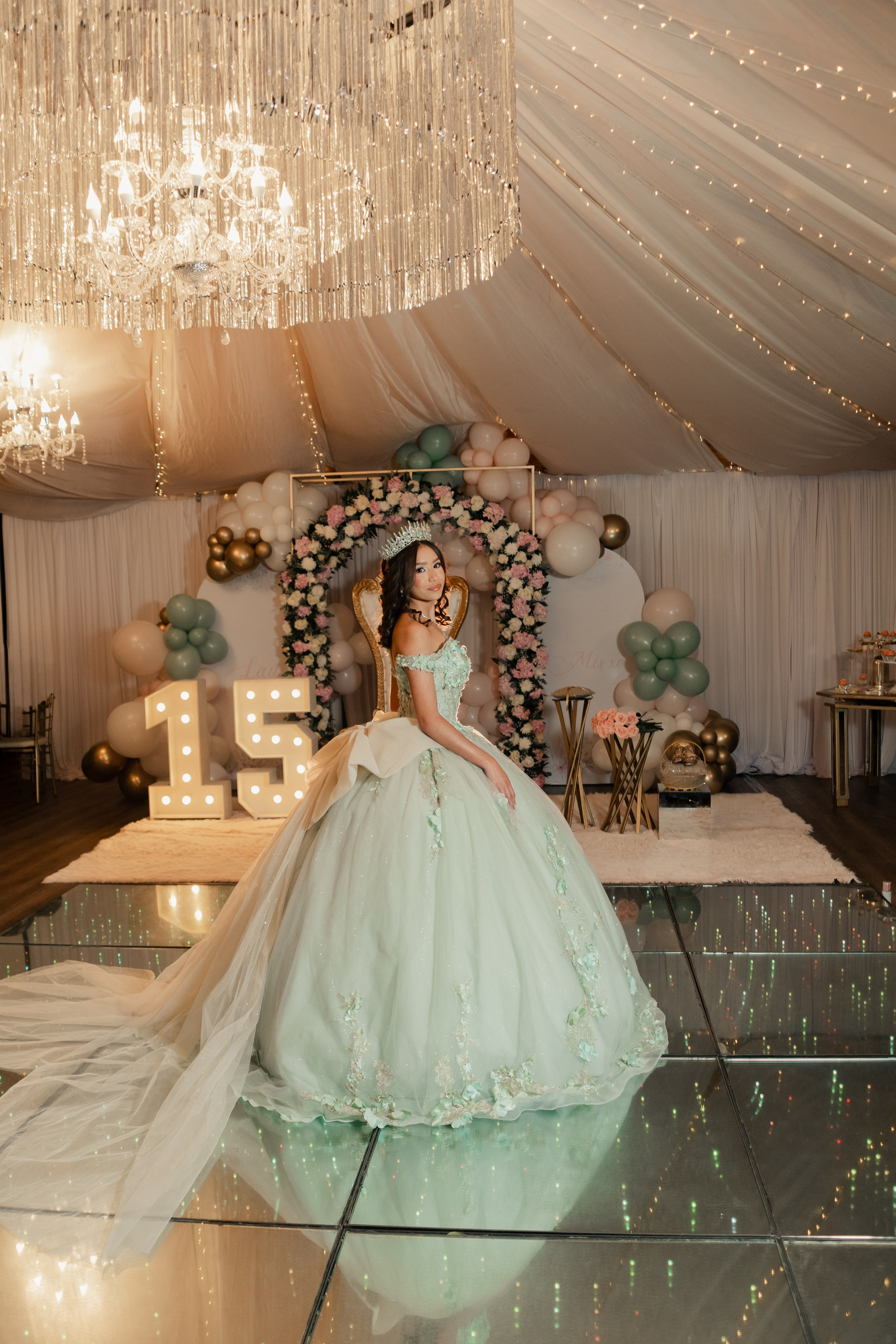 XV LAURA. FOCALMAGIC