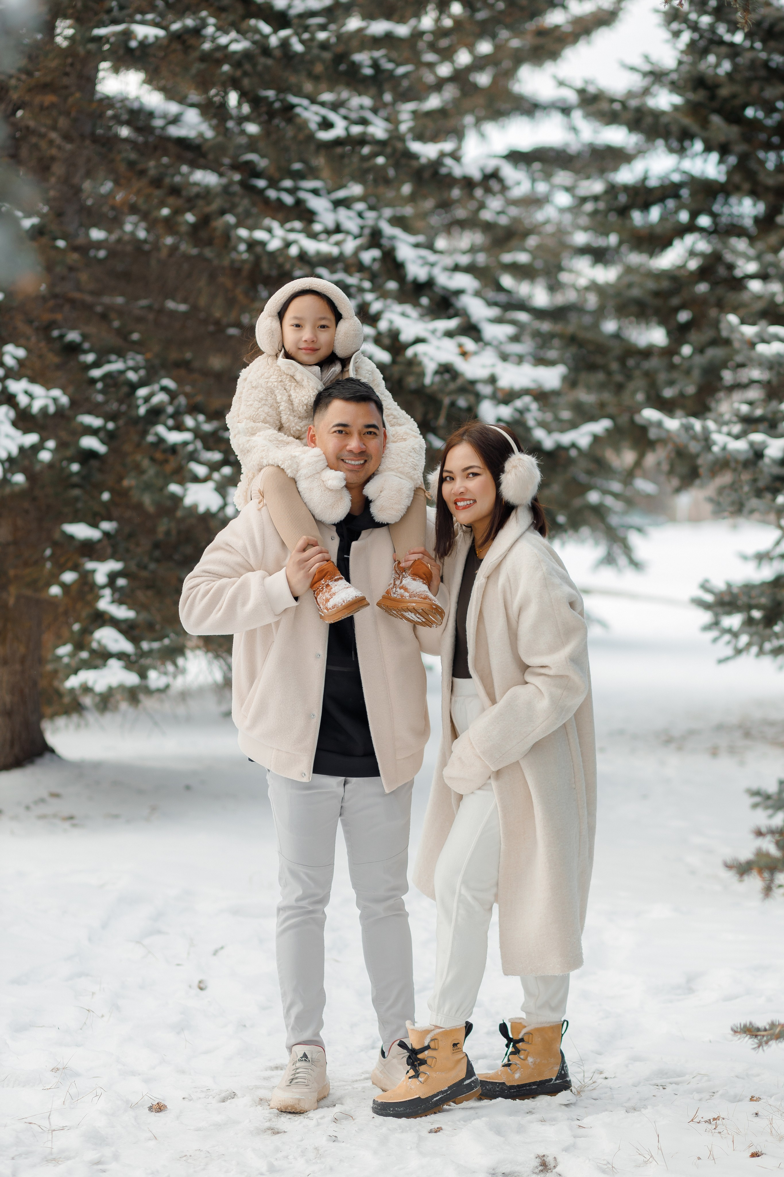 Family winter story. Photographer Elvira Hryshchenko