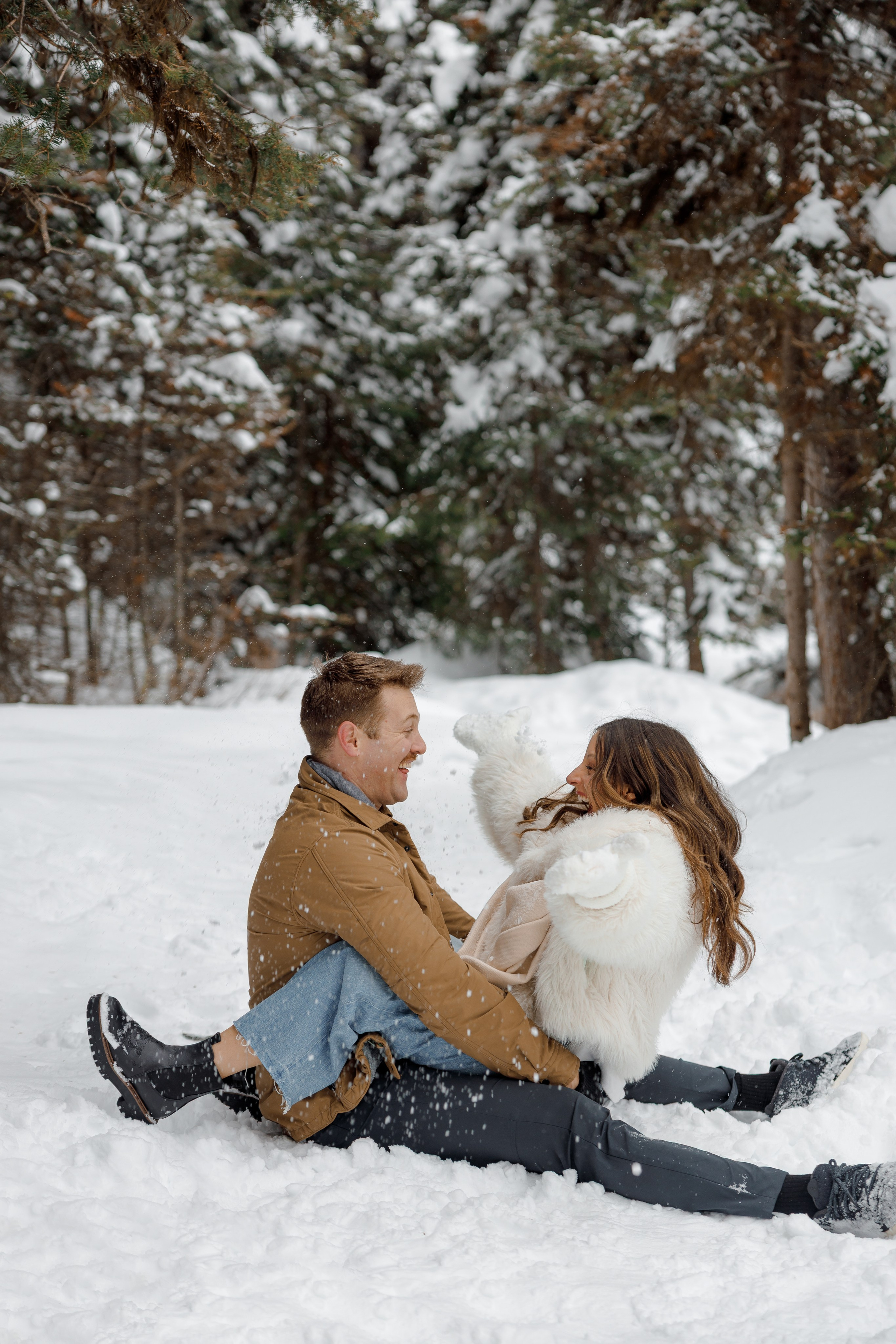 Lake Louise engagement session. Photographer Elvira Hryshchenko