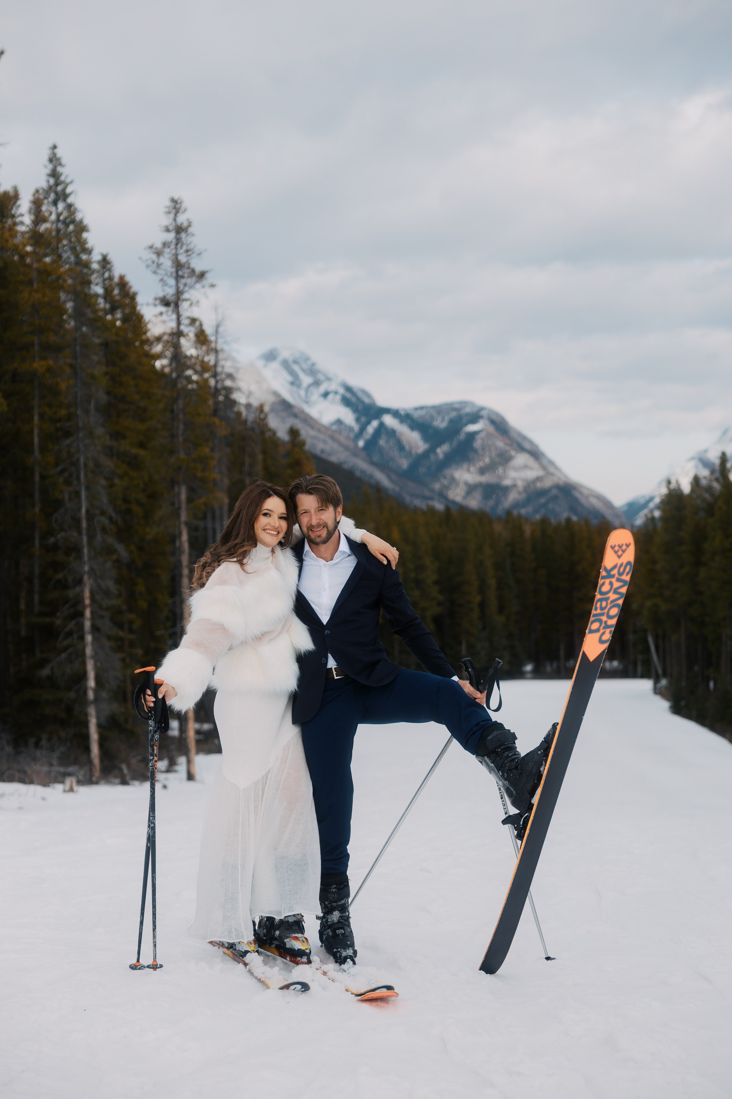 Ski engagement session. Photographer Elvira Hryshchenko