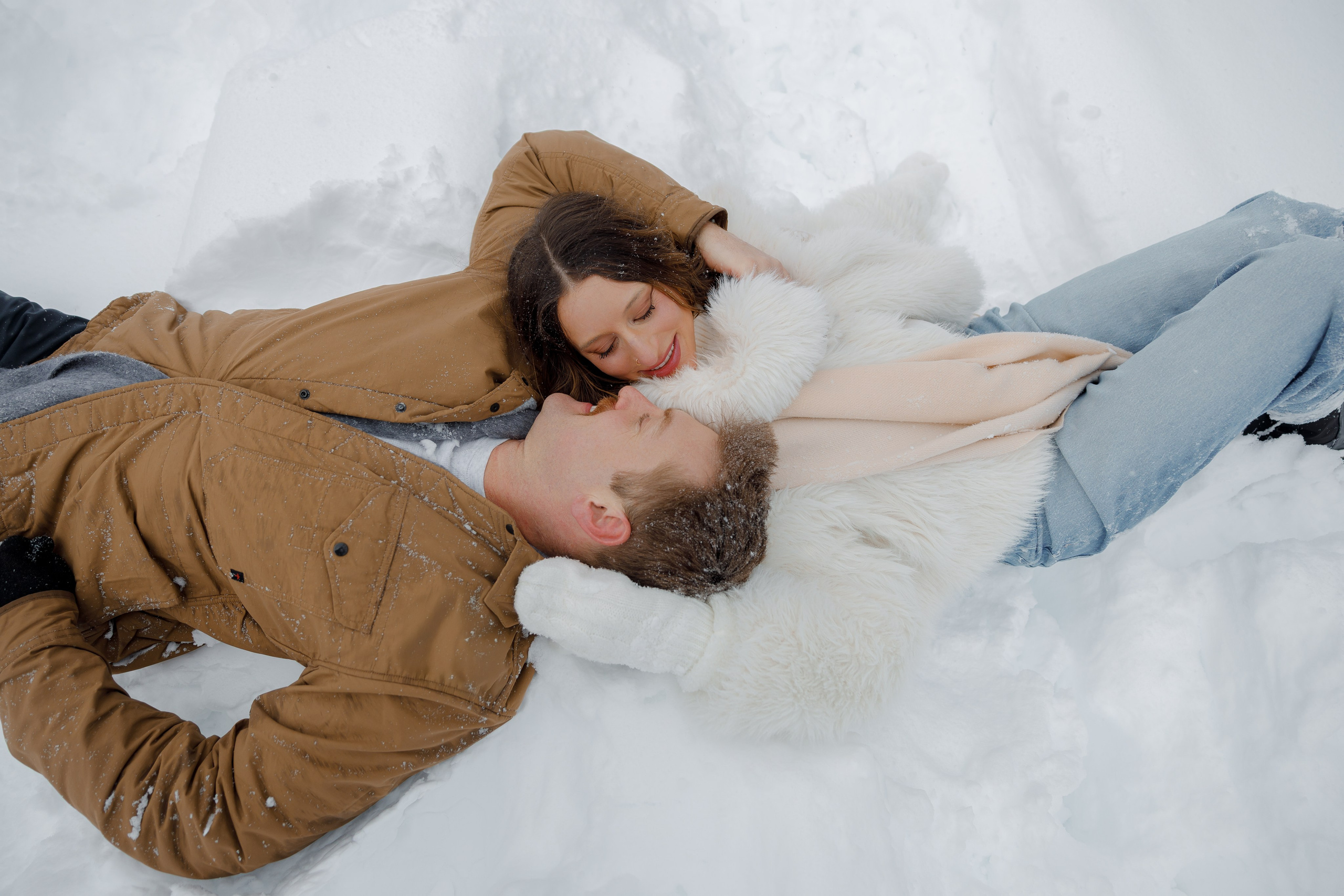Lake Louise engagement session. Photographer Elvira Hryshchenko