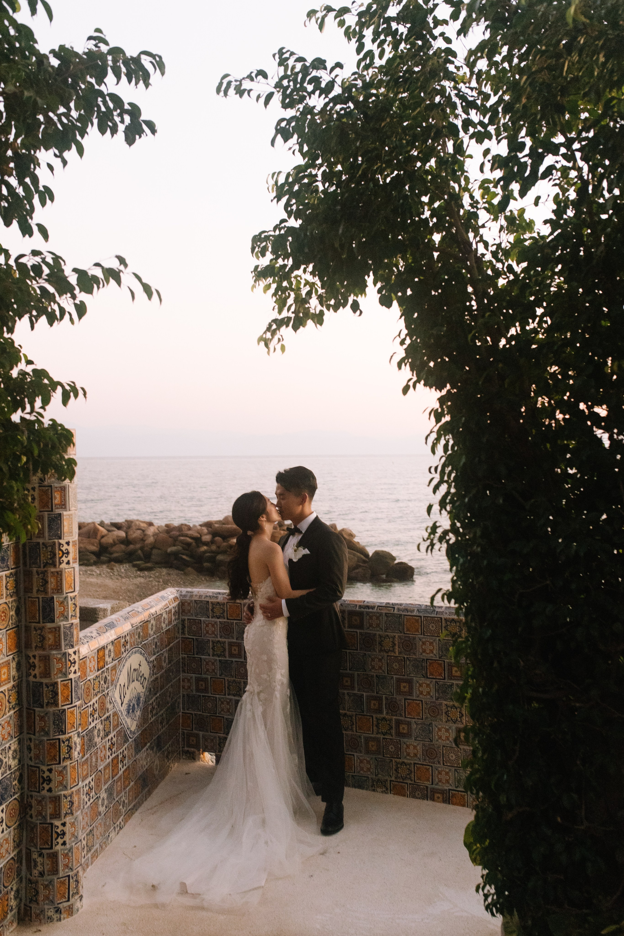 Martoca Beach Garden. Wedding photographer Mexico Sayulita Puerto Vallarta Punta Mita Cabo