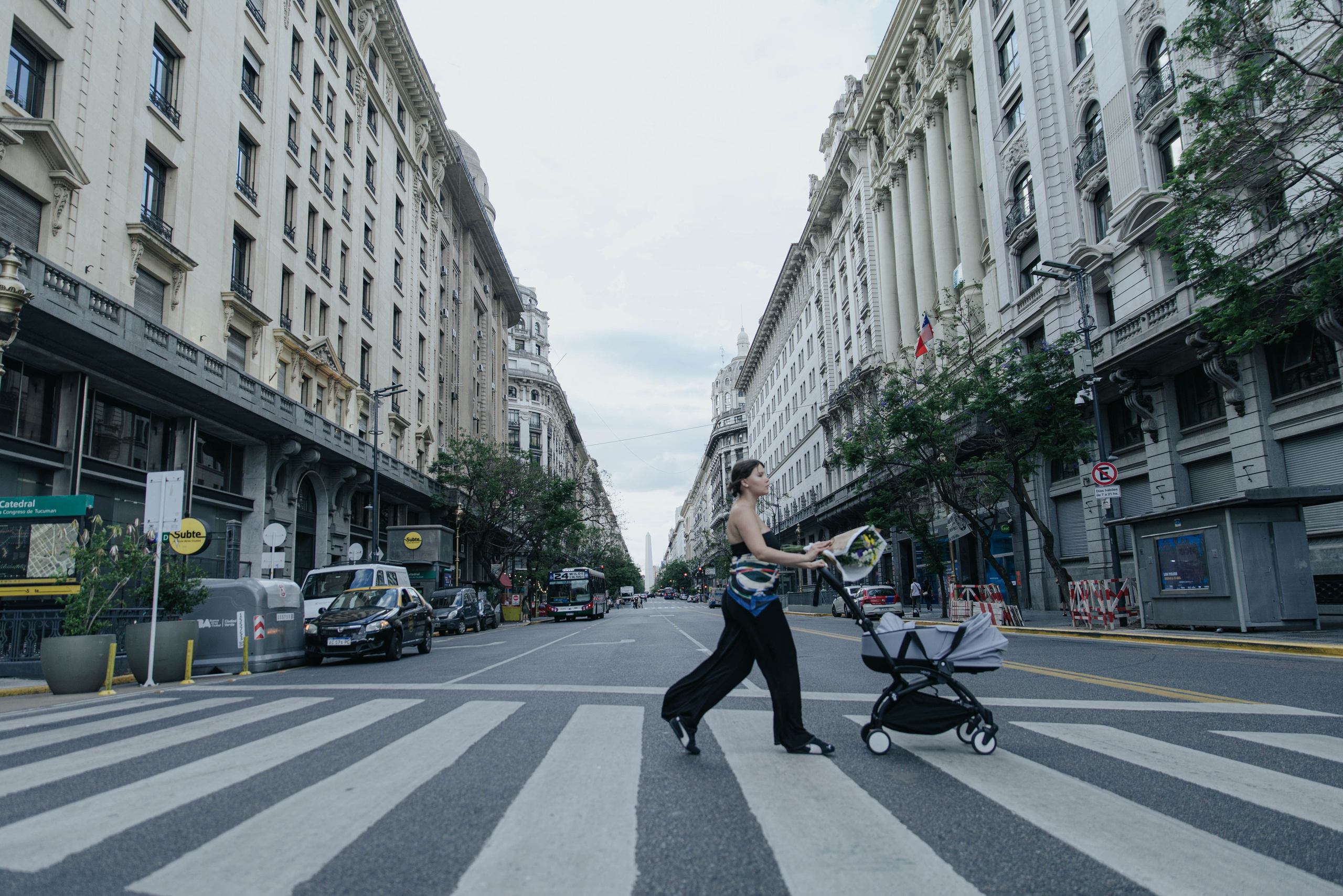 Mom Yana and Mars. Photographer @elmirkami in the city of Buenos Aires