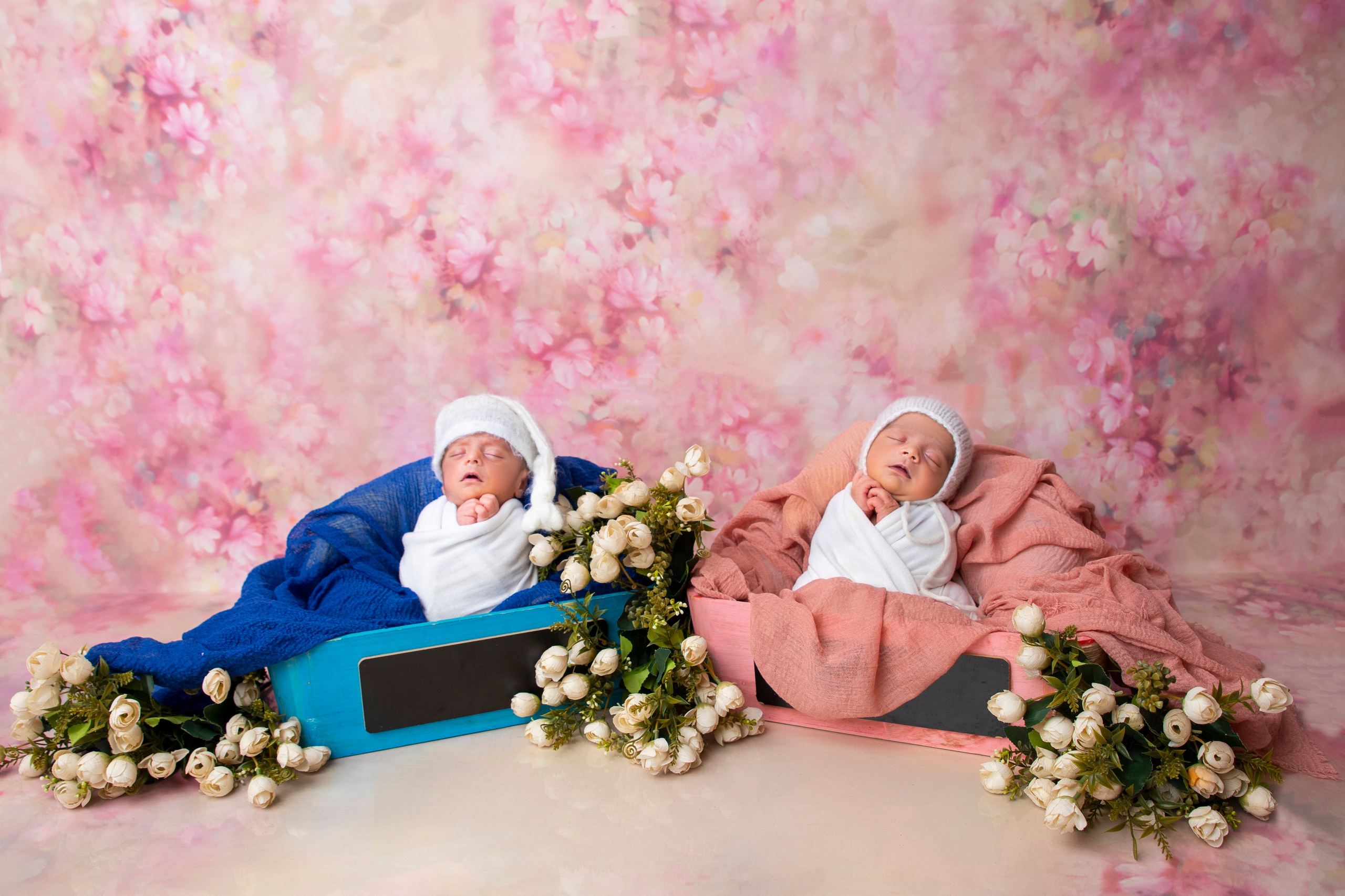 Twins. Lifestyle and Family Photographer Faryal Saeed