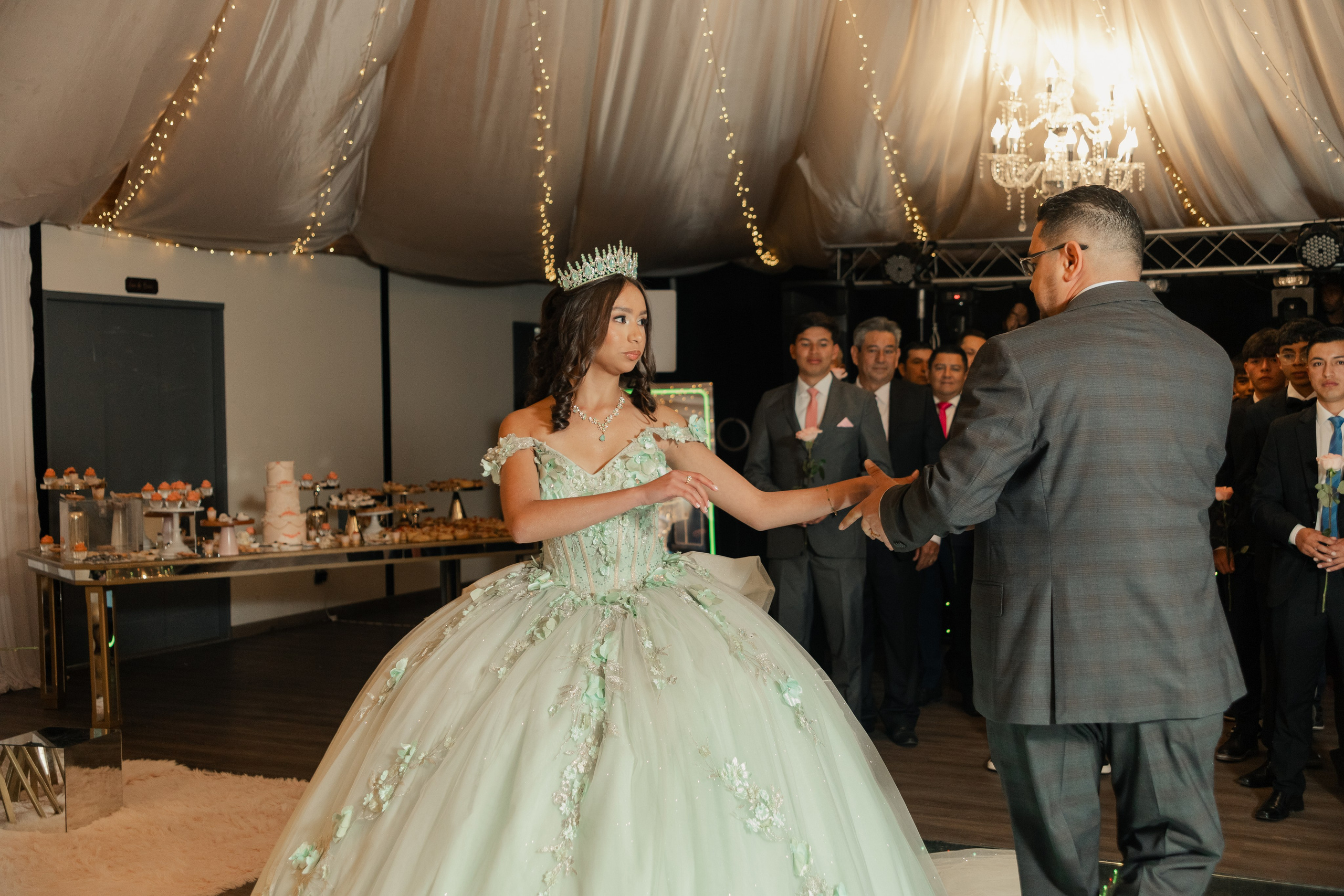 XV LAURA. FOCALMAGIC