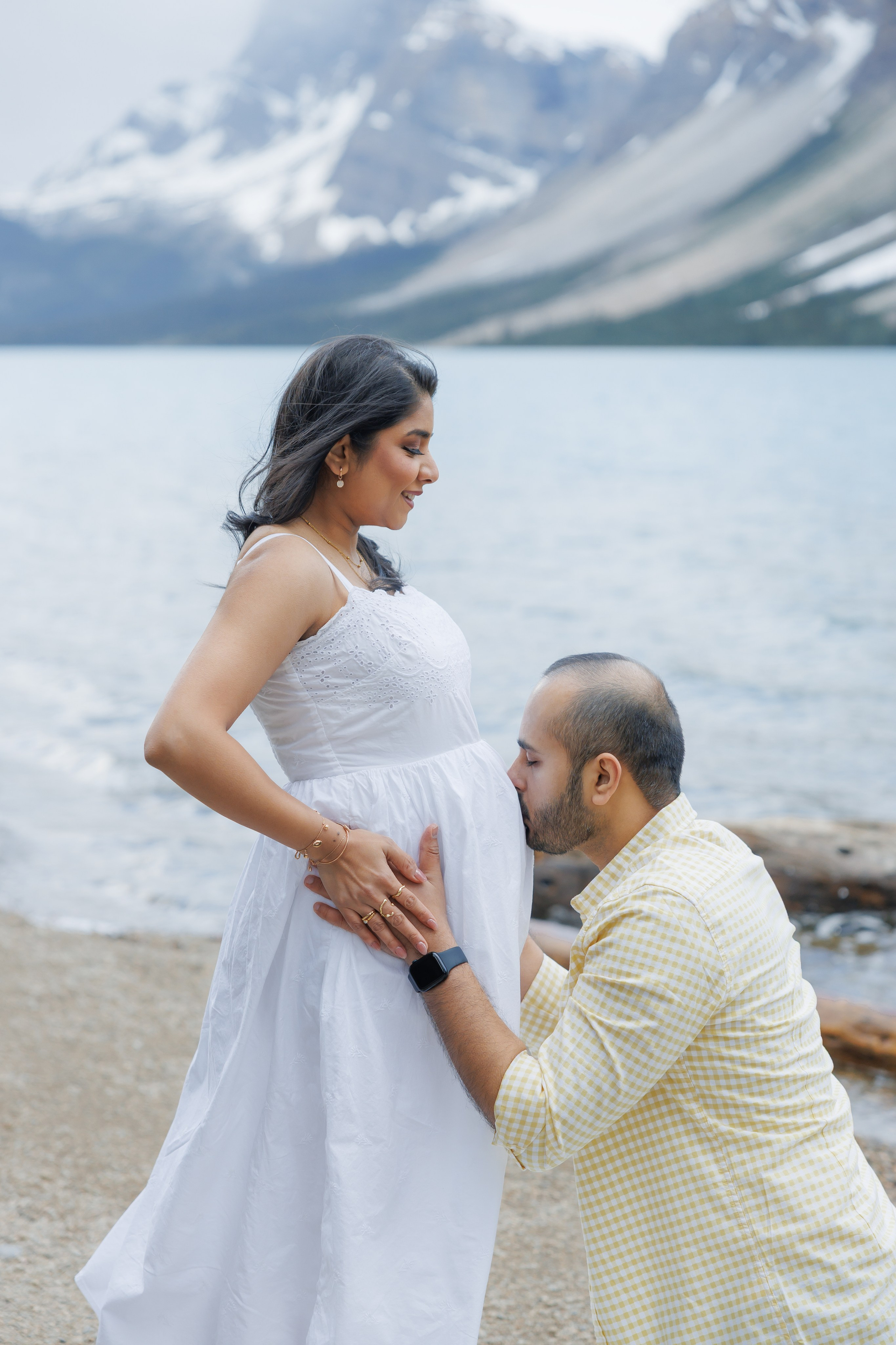 Mountain maternity shoot. Photographer Elvira Hryshchenko