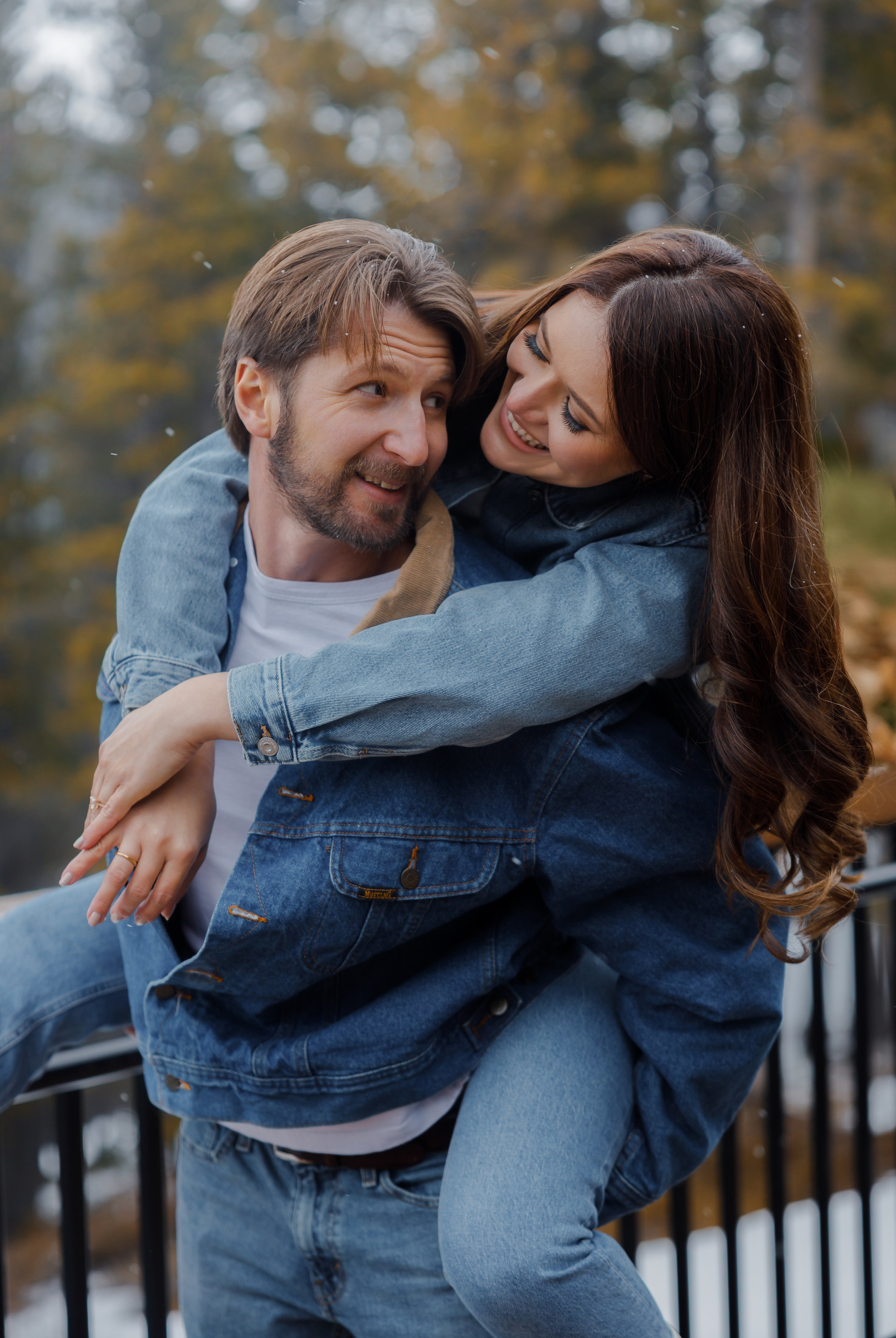 Ski engagement session. Photographer Elvira Hryshchenko