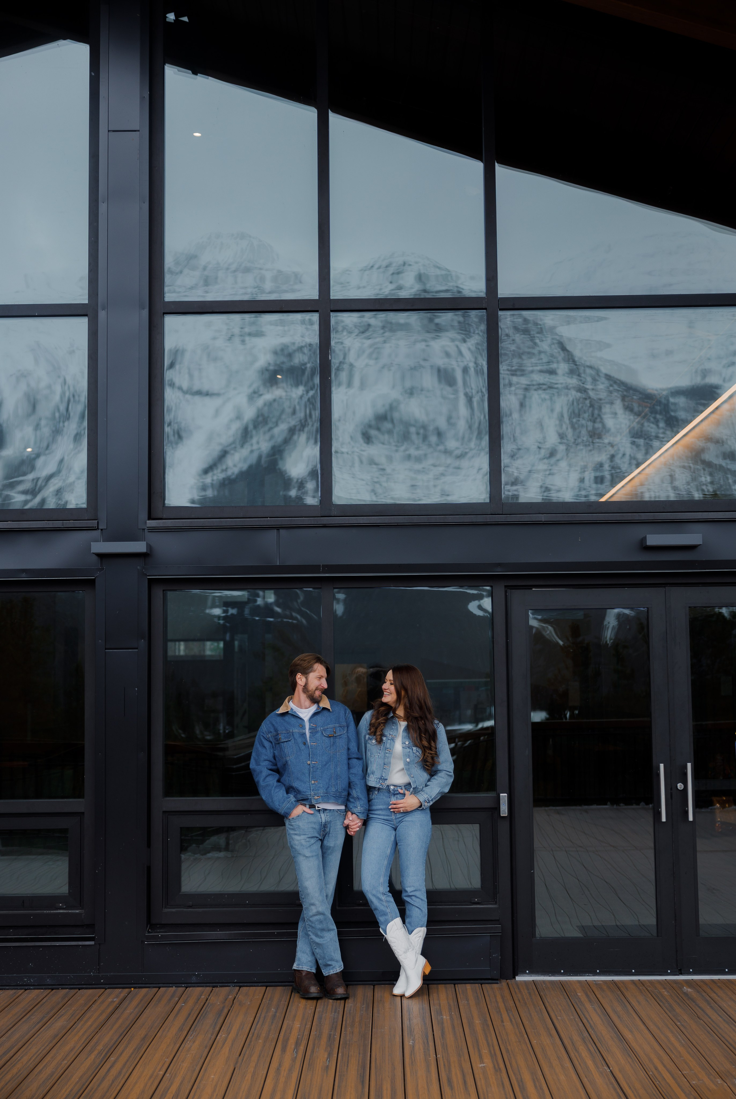 Ski engagement session. Photographer Elvira Hryshchenko