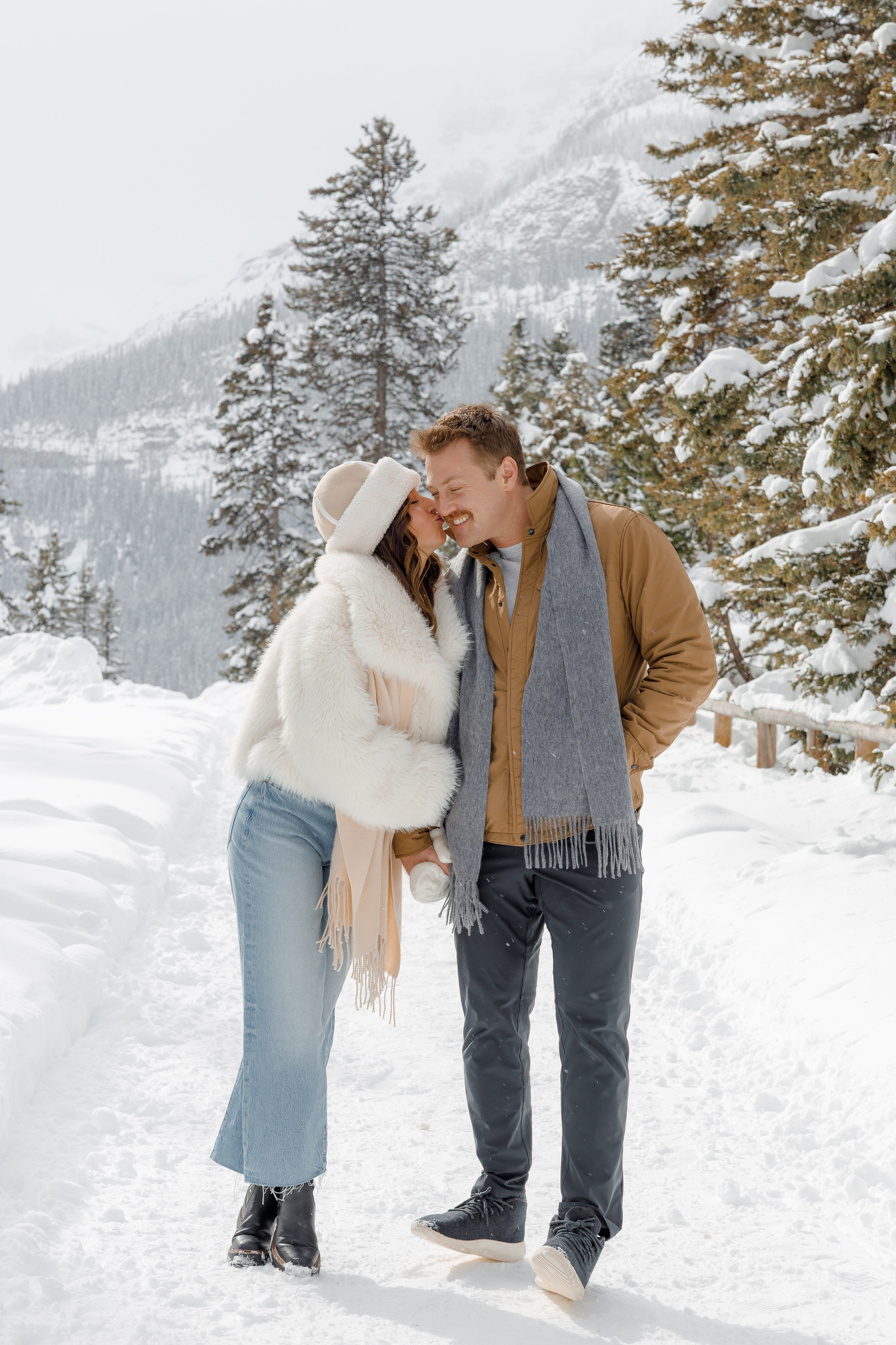Lake Louise engagement session. Photographer Elvira Hryshchenko