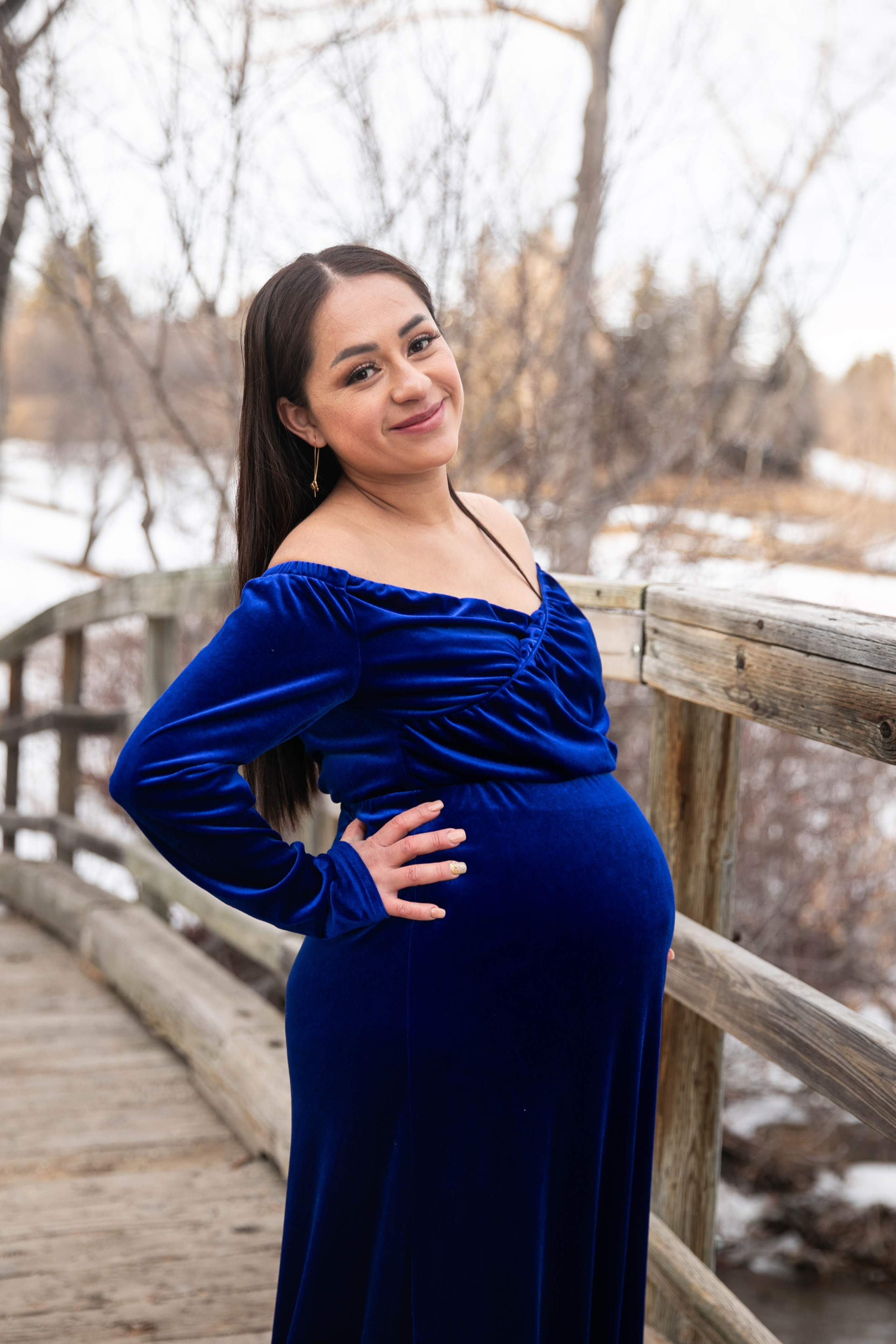 Maternity Photos — Confederation Park — Dulce. Fotografía accesible en Calgary