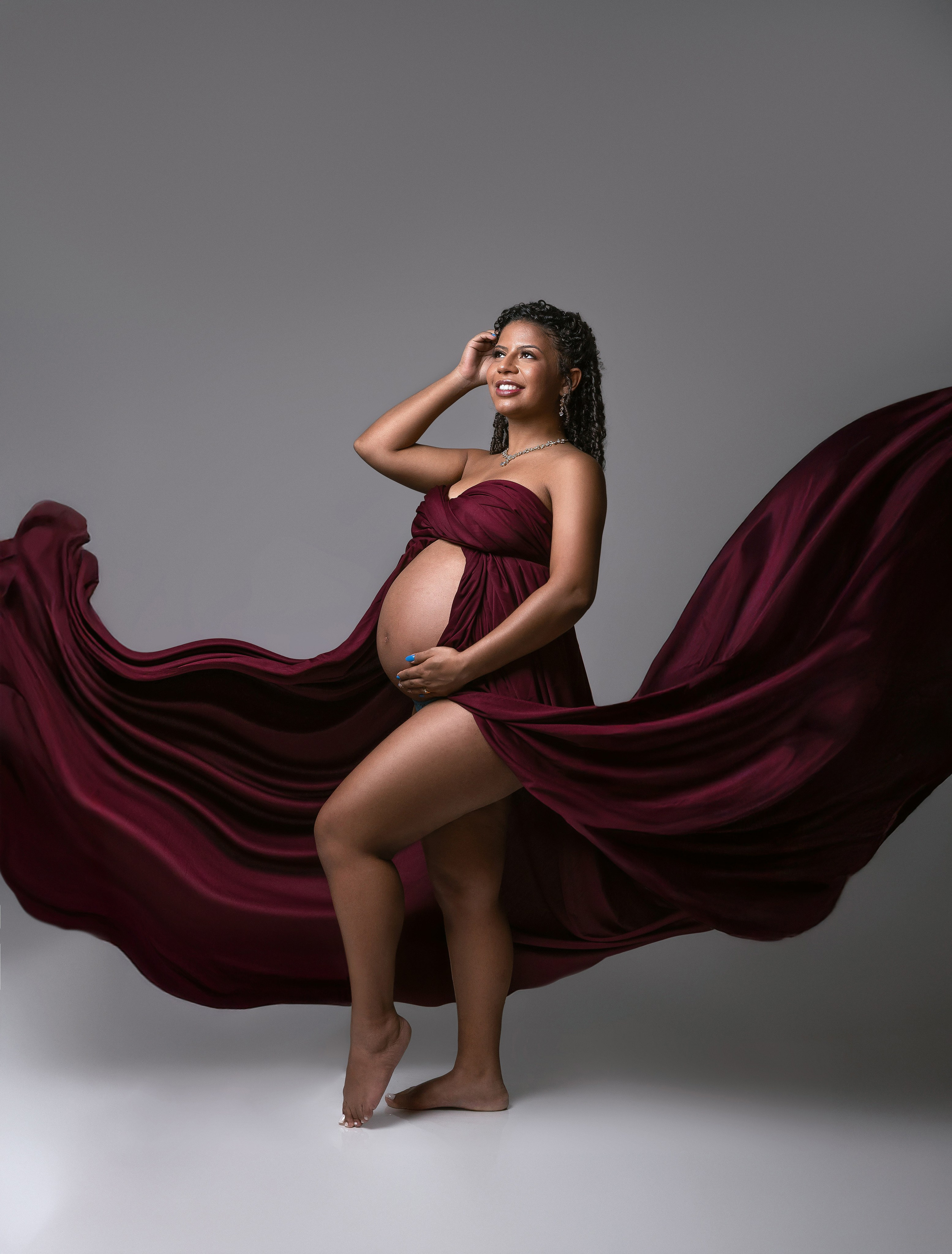 Ensaio gestante em São Paulo para registrar a beleza e a emoção da maternidade. Fotografias femininas, delicadas e atemporais para transformar a espera pelo bebê em uma memória especial.