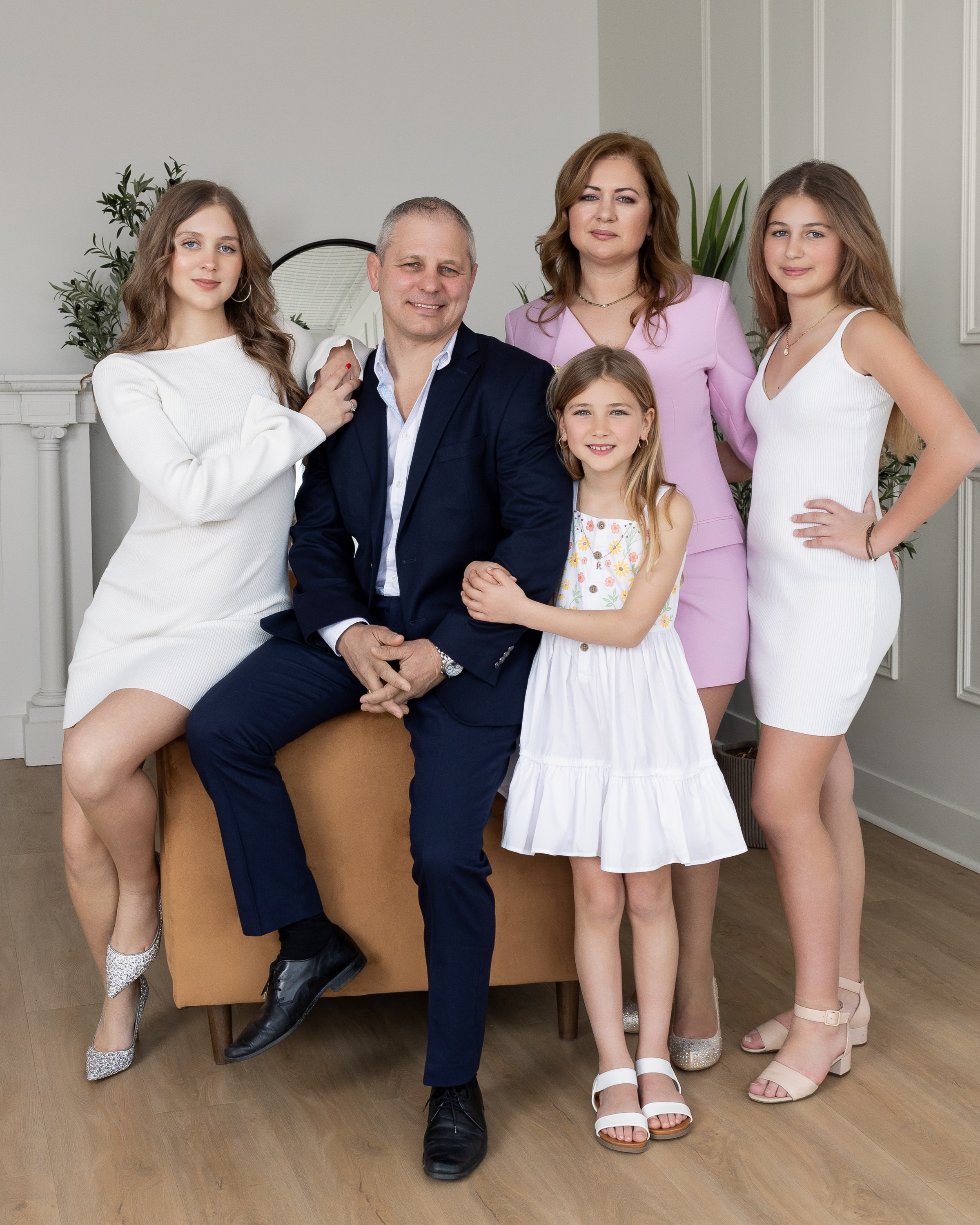 FAMILY. Je suis photographe portraitiste et je réalise des portraits à toutes les étapes de votre vie! Bienvenue dans mon studio à Westmount, Qc