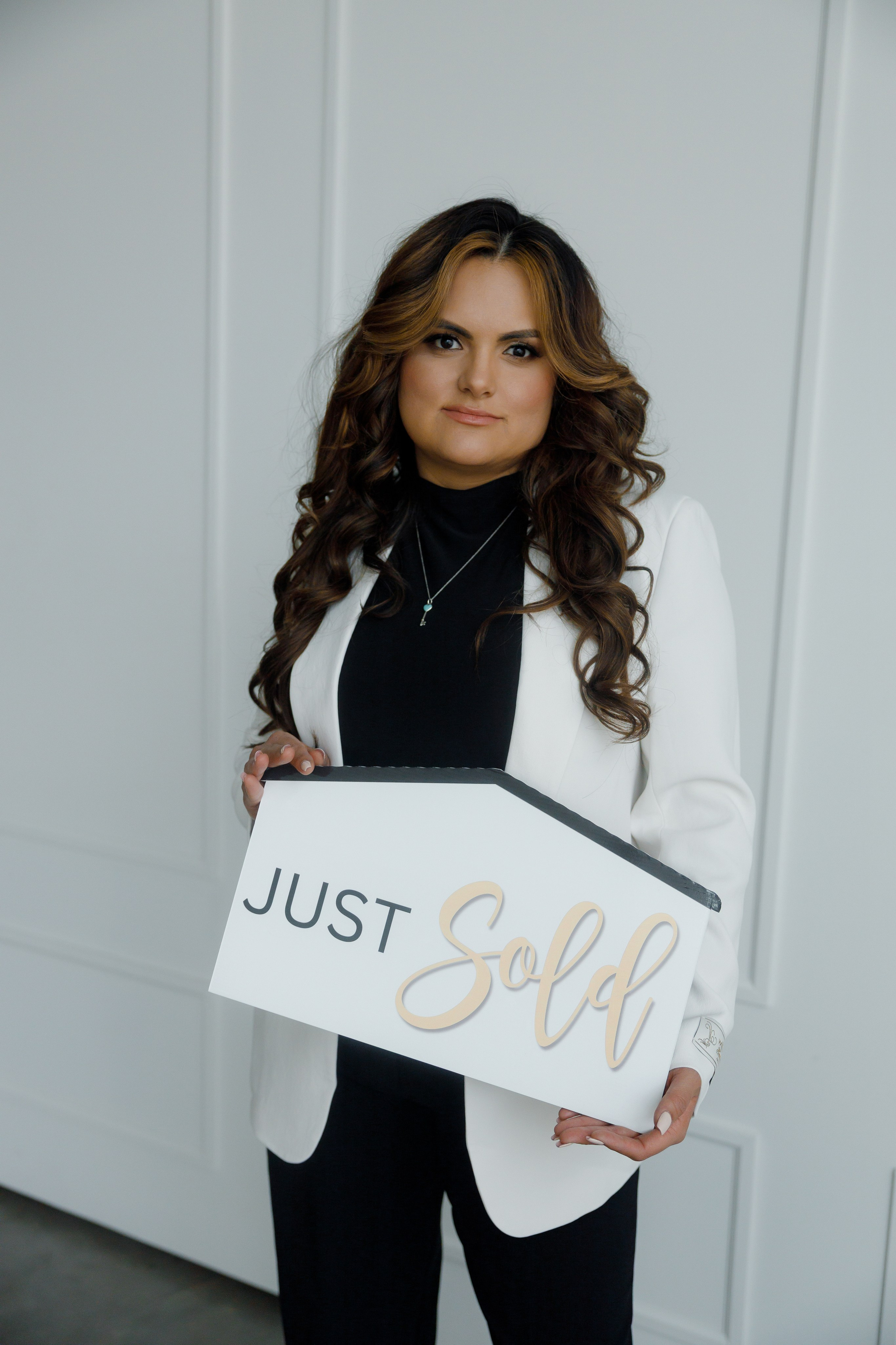 Real Estate Agent. Photographer Elvira Hryshchenko