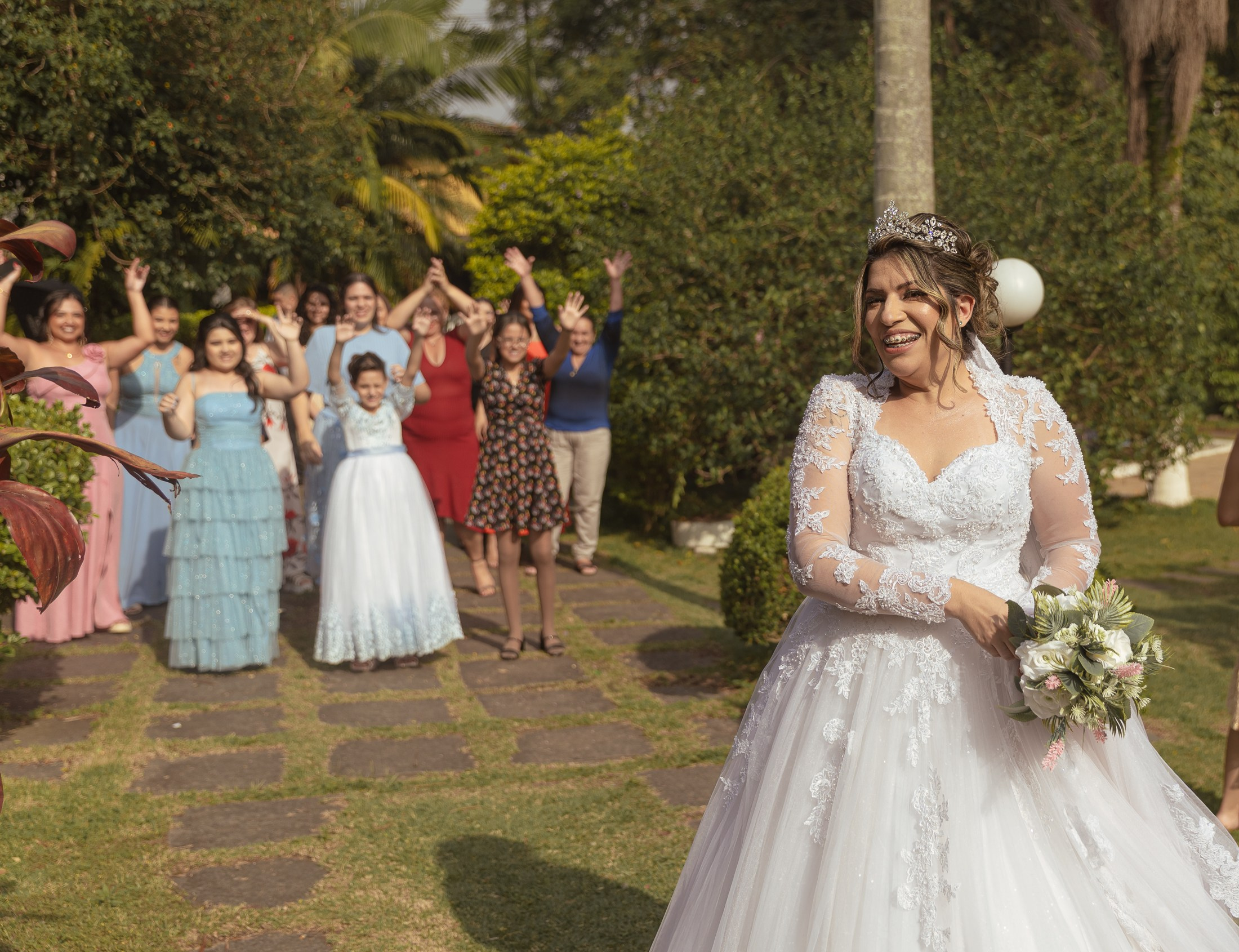 Ensaio e fotografia de casamento em São Paulo com registros naturais e emocionantes. Cada detalhe, abraço e olhar se transforma em uma lembrança especial do grande dia.