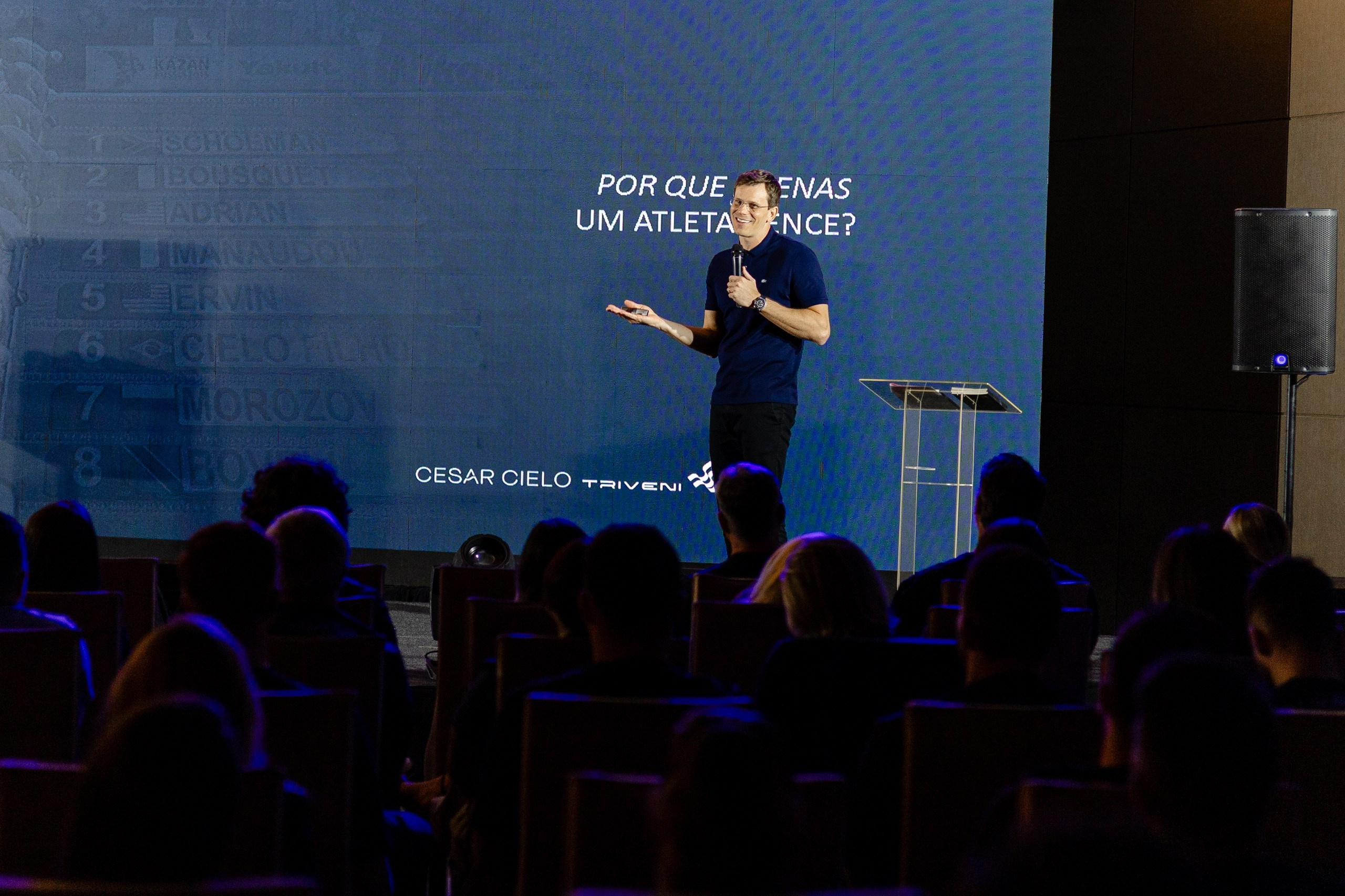 Fotografia de evento corporativo Triveni Day com César Cielo em Itajaí