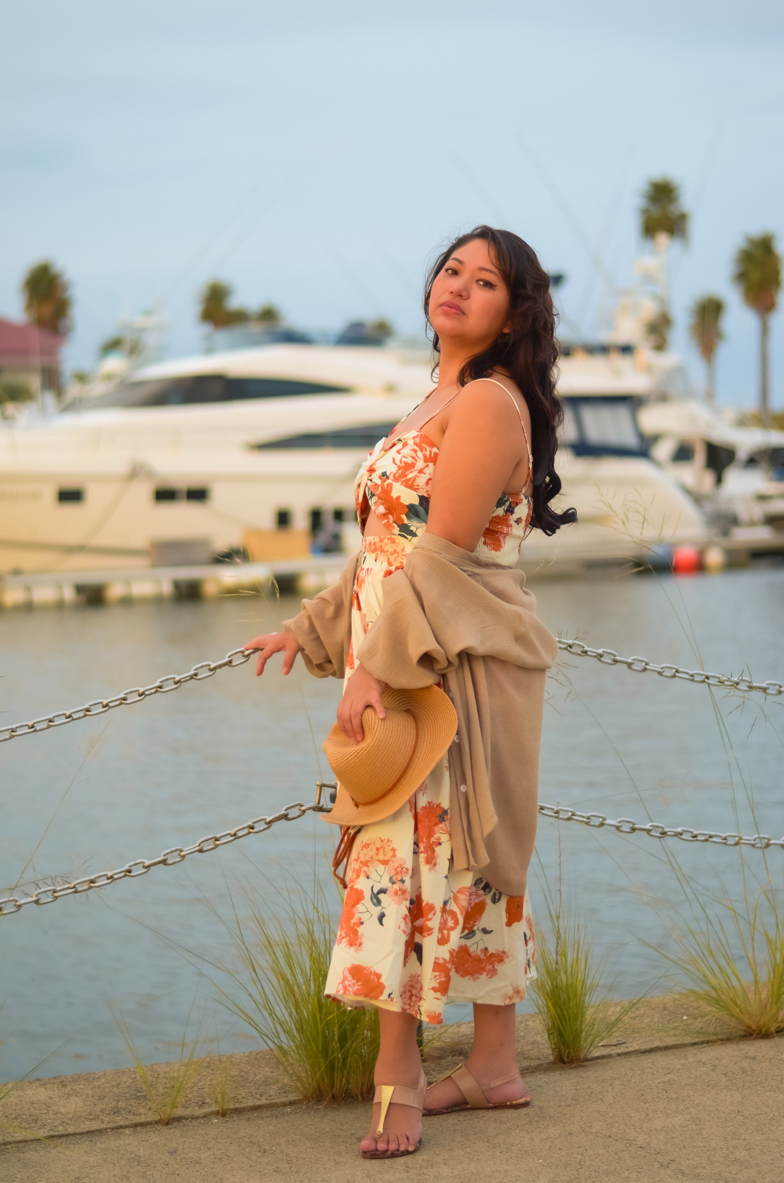 SUNSET MODEL. LunarVox Lens: a lente que transforma luz em voz e emoção. Retratos e ensaios no Japão por Leyka Tanaka