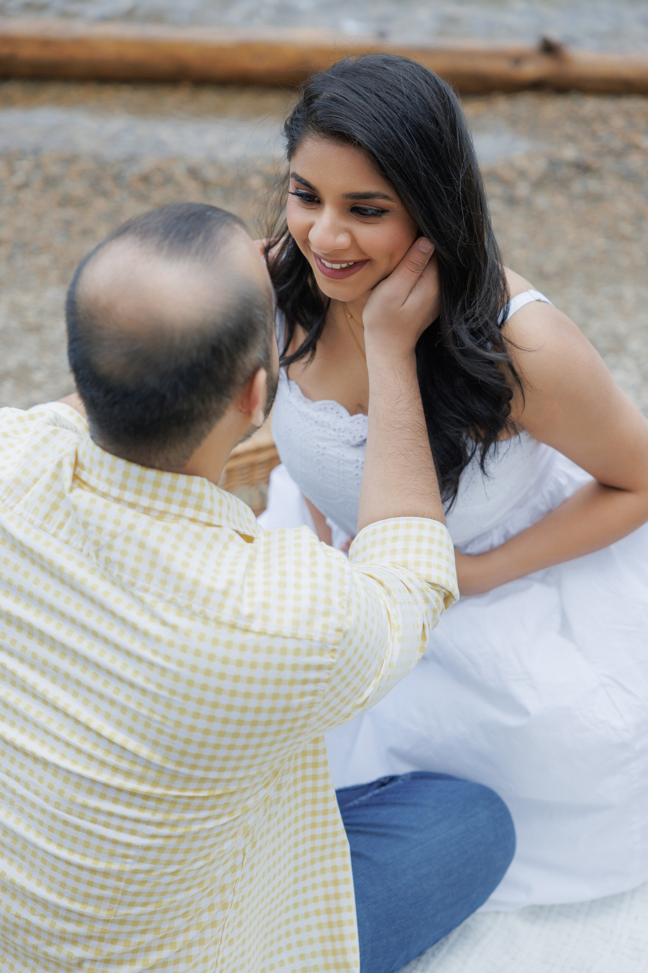 Mountain maternity shoot. Photographer Elvira Hryshchenko