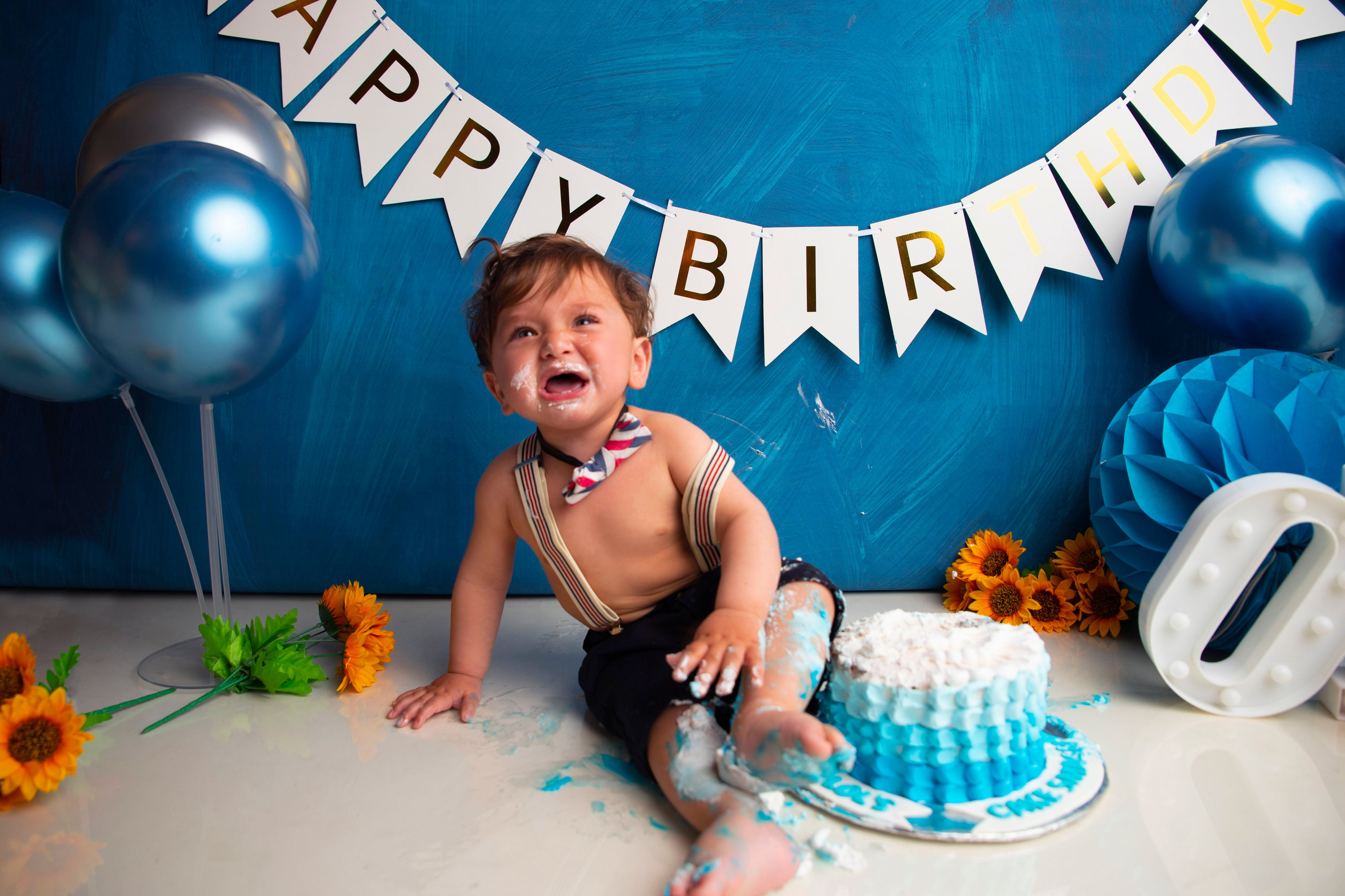 Cake Smash. Lifestyle and Family Photographer Faryal Saeed
