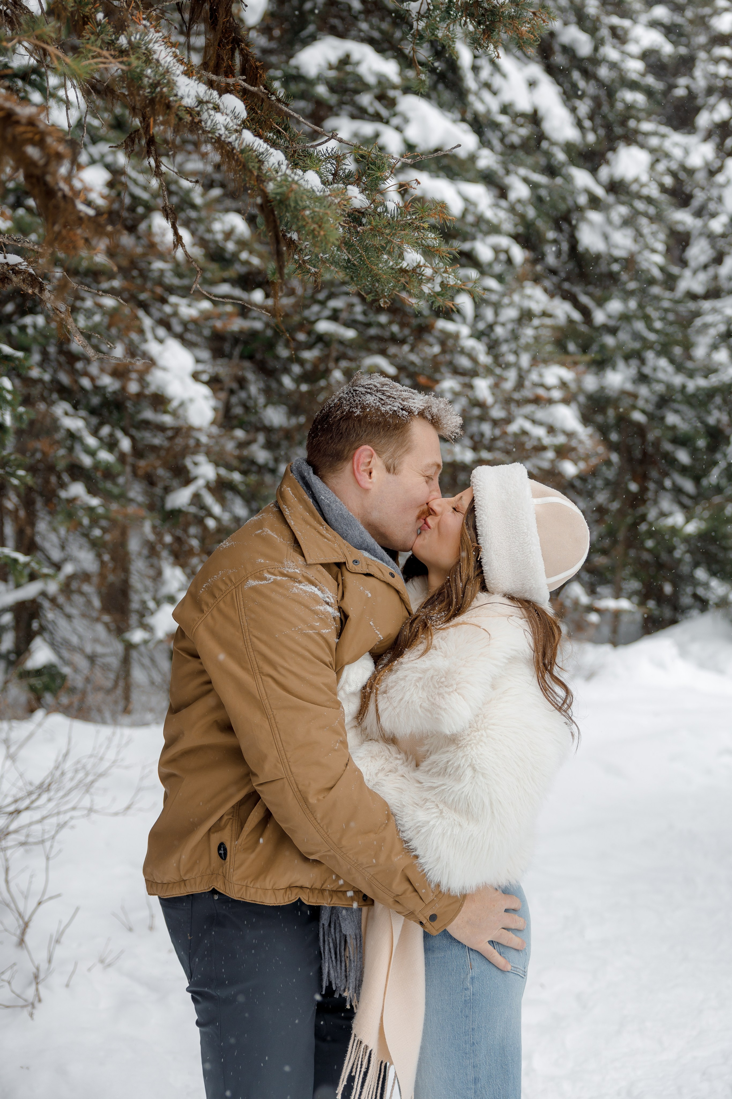 Lake Louise engagement session. Photographer Elvira Hryshchenko