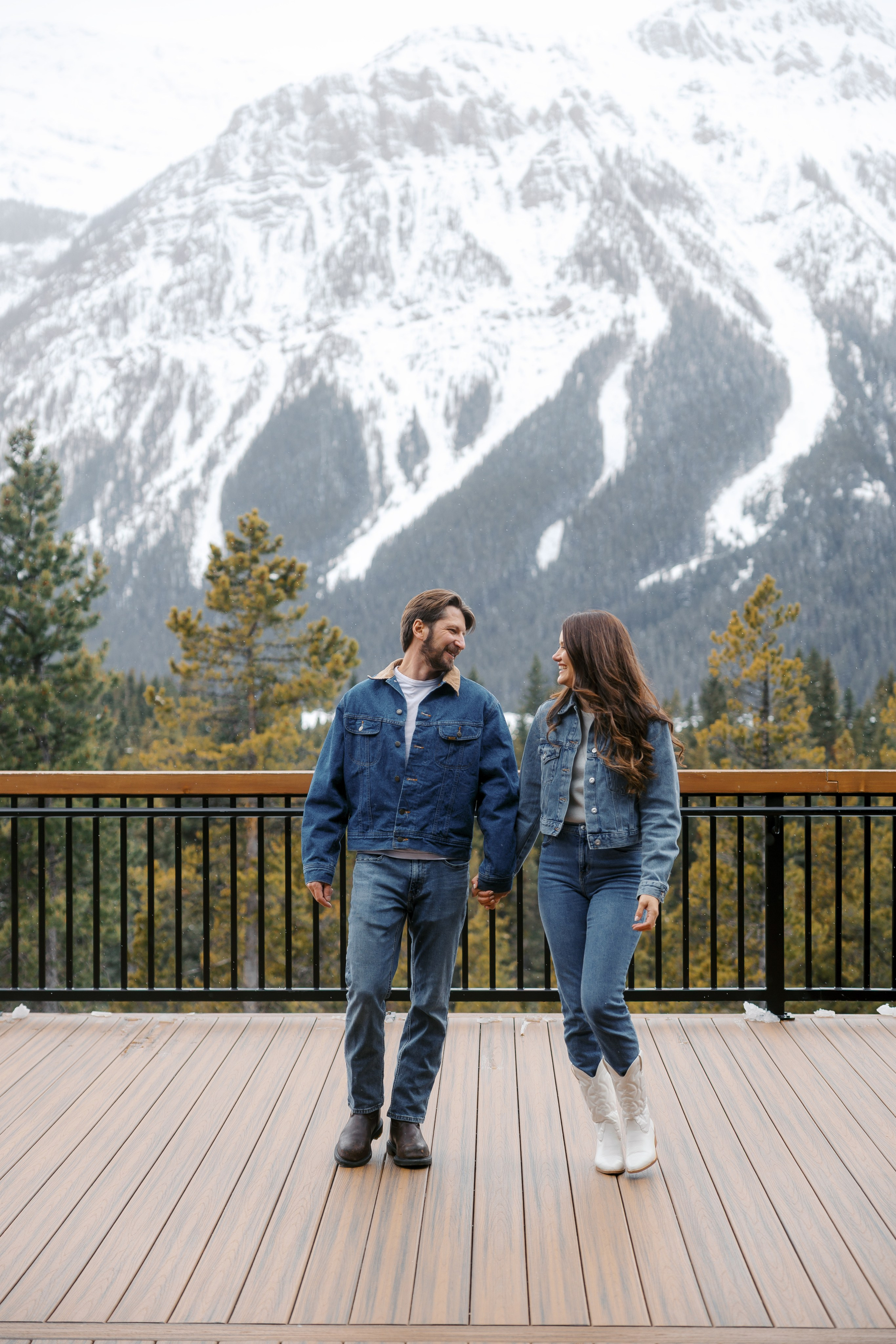 Ski engagement session. Photographer Elvira Hryshchenko