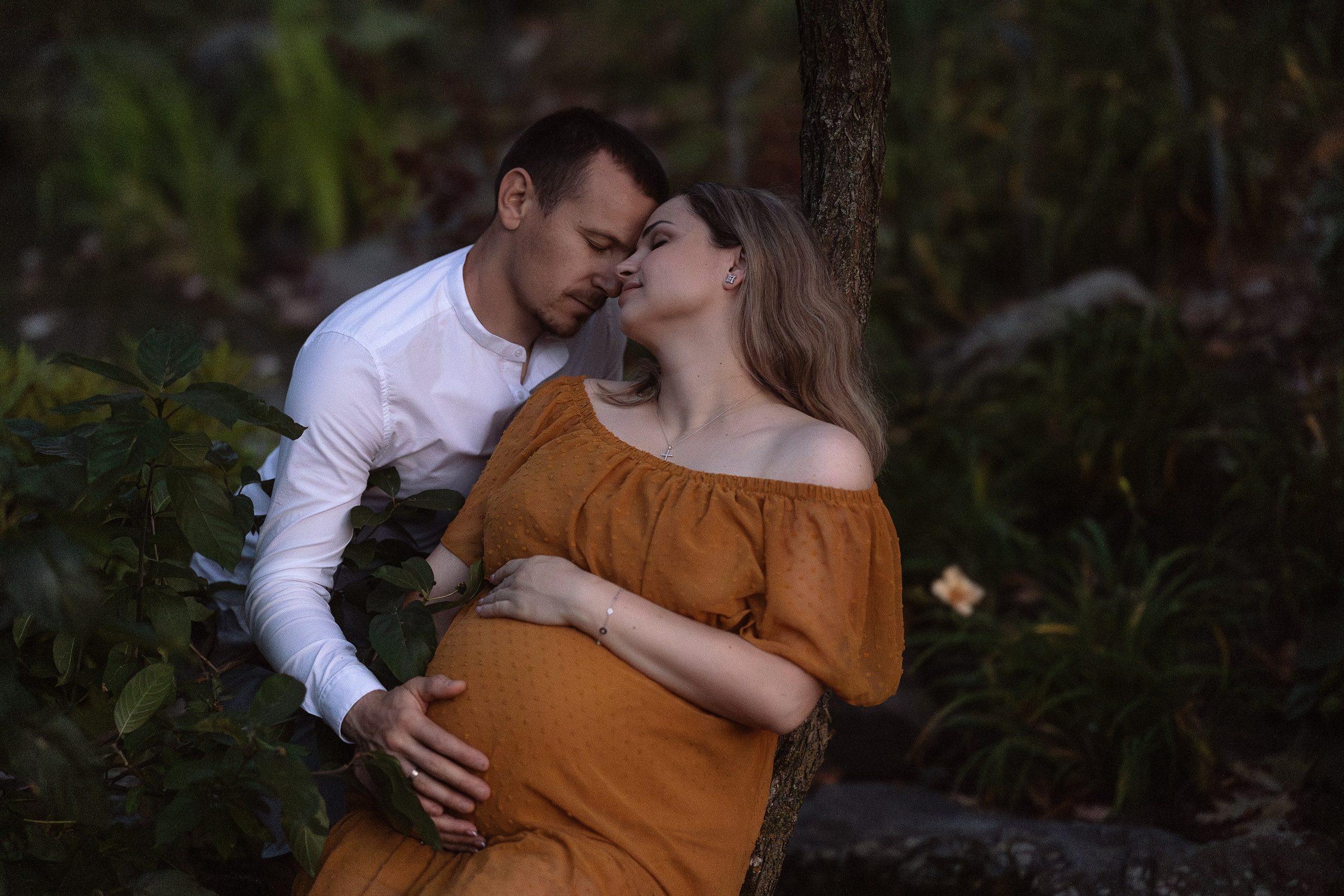 MATERNITY. Je suis photographe portraitiste et je réalise des portraits à toutes les étapes de votre vie! Bienvenue dans mon studio à Westmount, Qc
