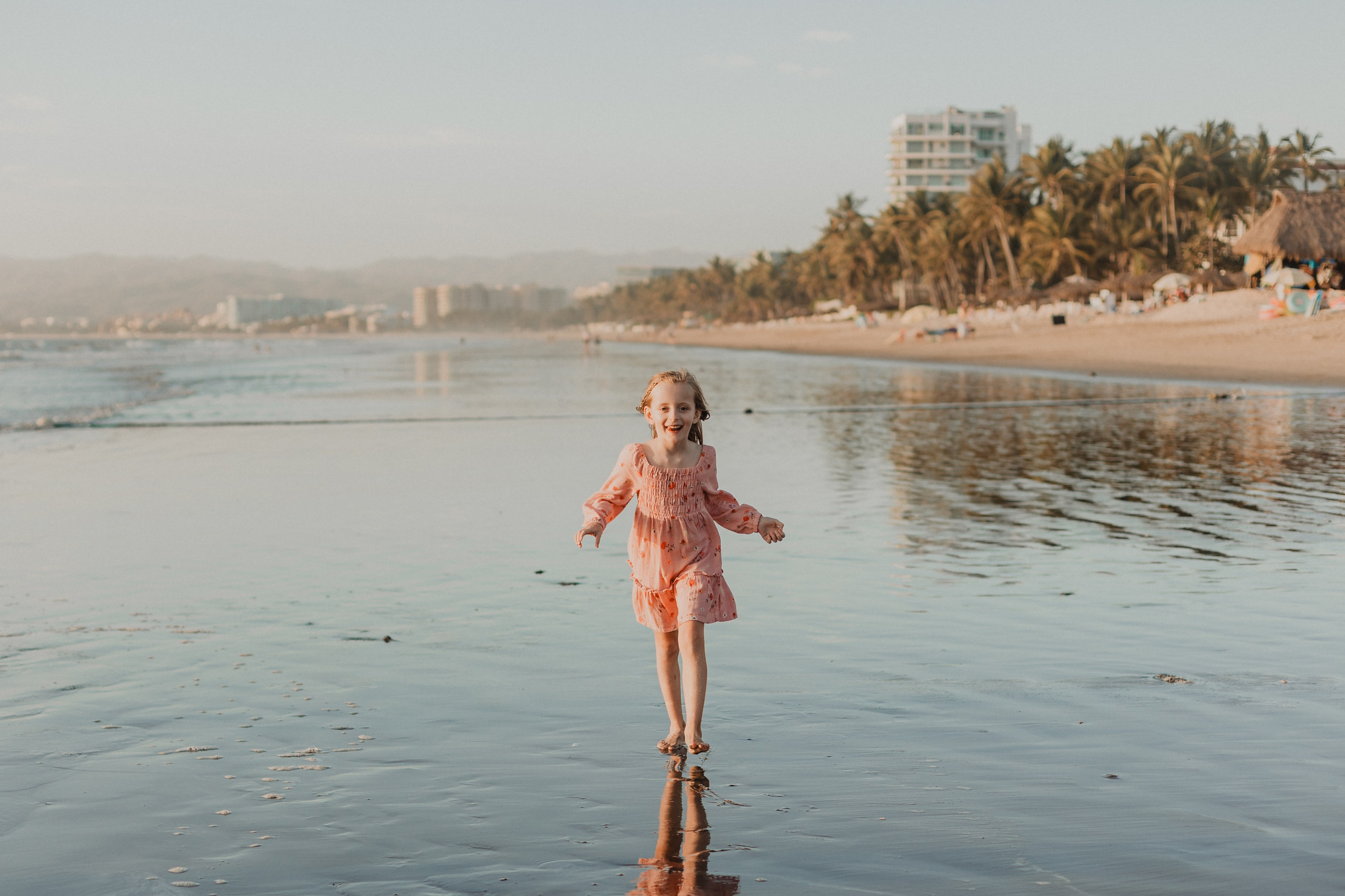 Laughter, Sand, and Sea: A Family Session in Nuevo Vallarta. Fotógrafo de Bodas en Puerto Vallarta y Riviera Nayarit | VL photo & film