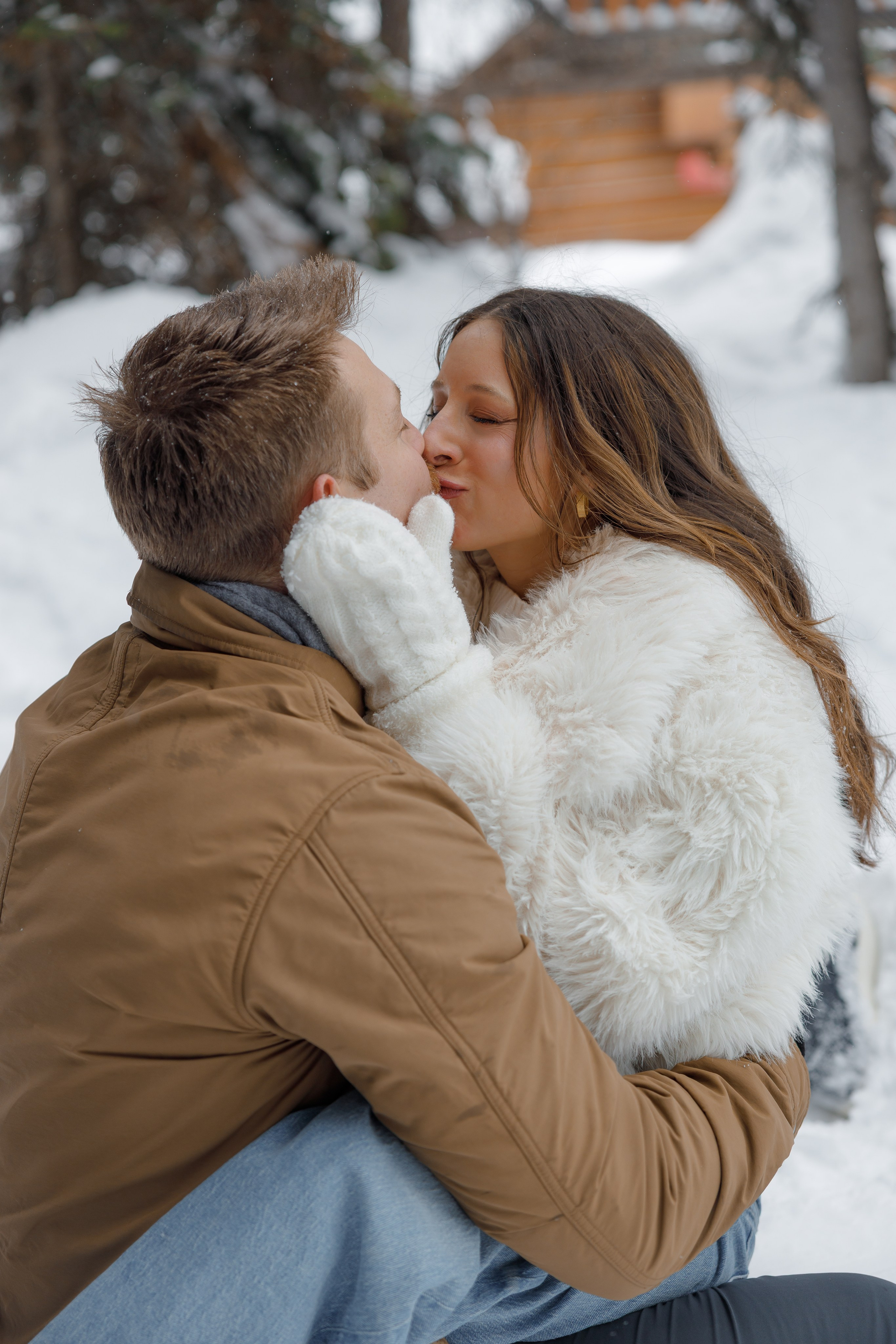 Lake Louise engagement session. Photographer Elvira Hryshchenko