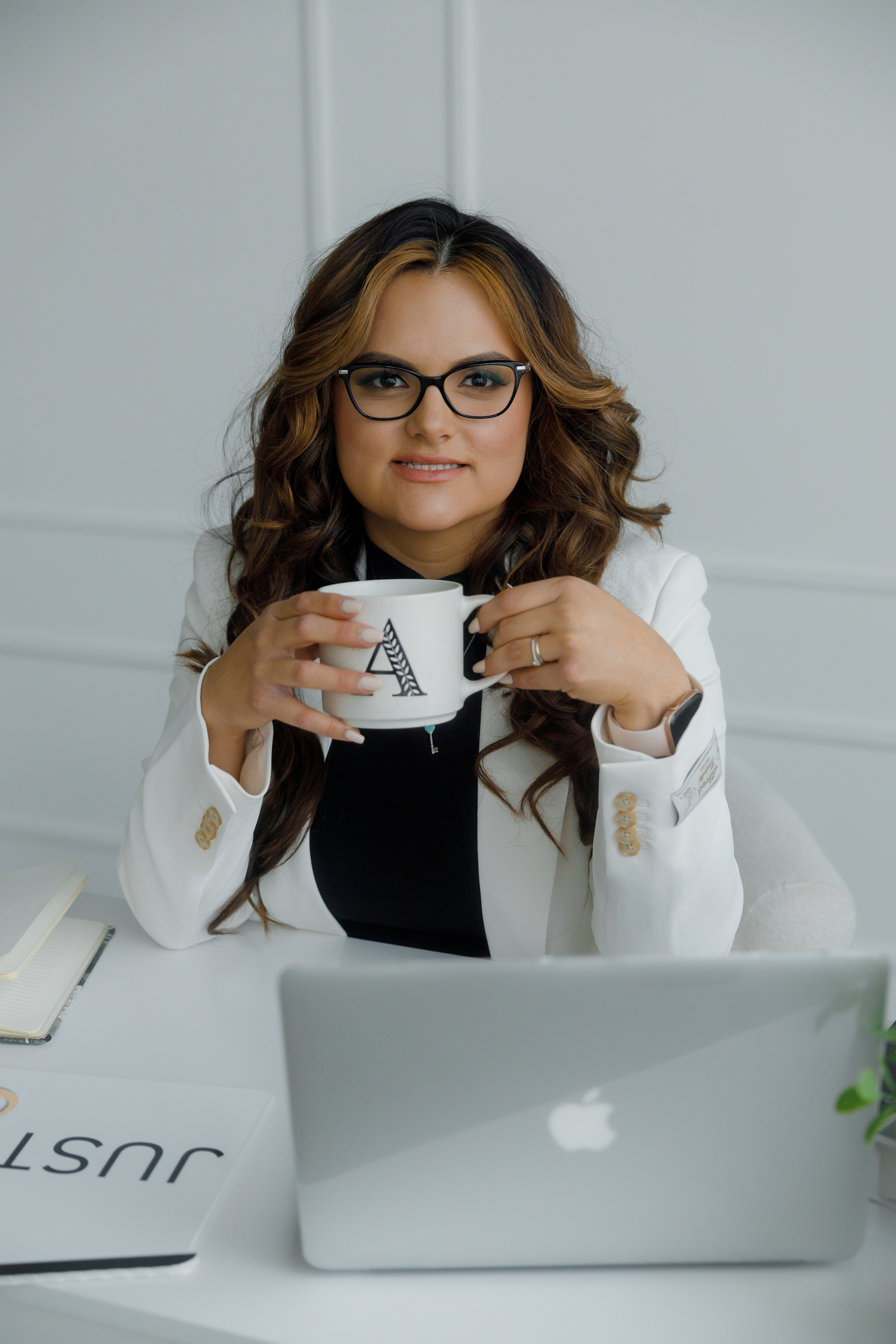 Real Estate Agent. Photographer Elvira Hryshchenko
