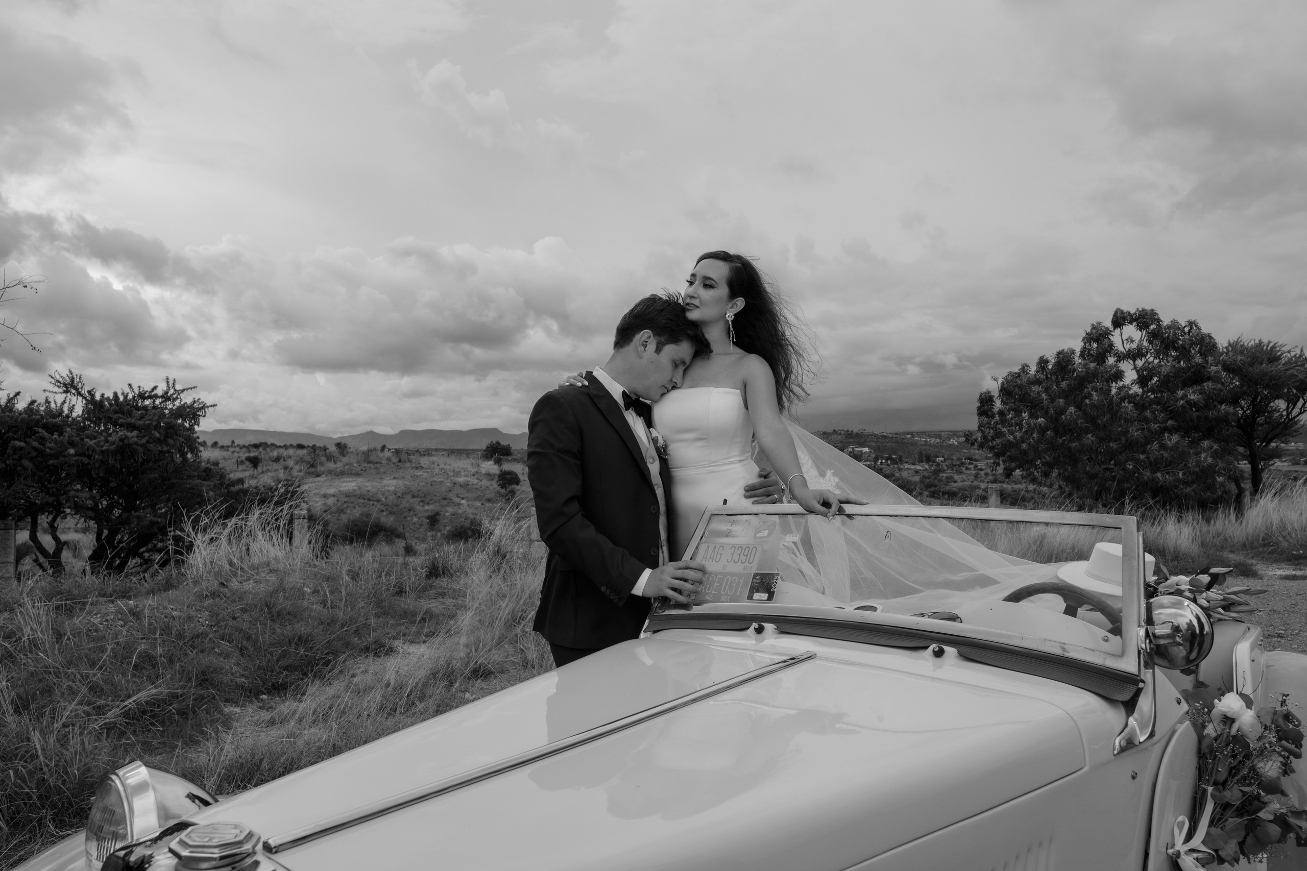 Jorge y Liliana. TWO MILLIMETERS