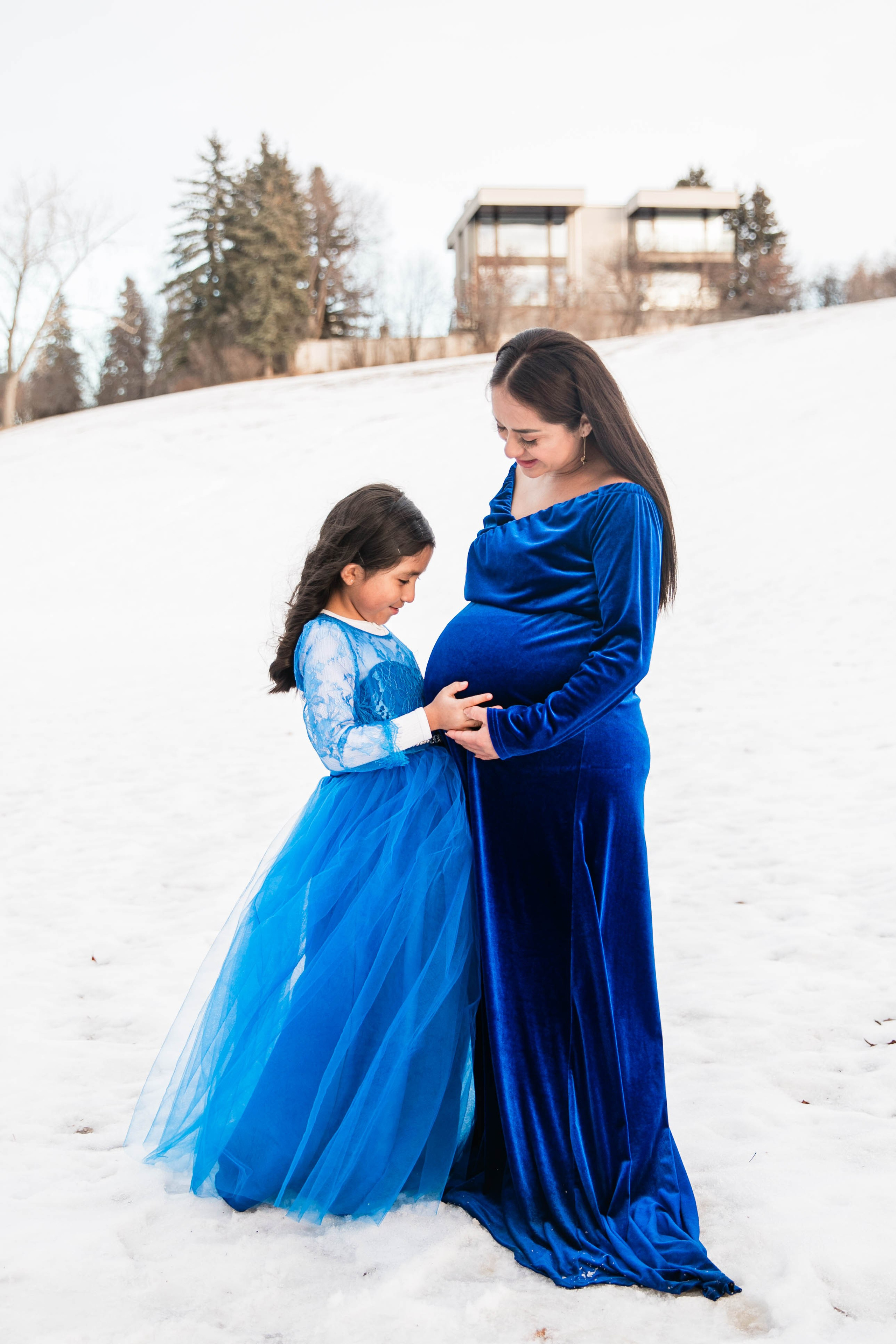 Maternity Photos — Confederation Park — Dulce. Fotografía accesible en Calgary
