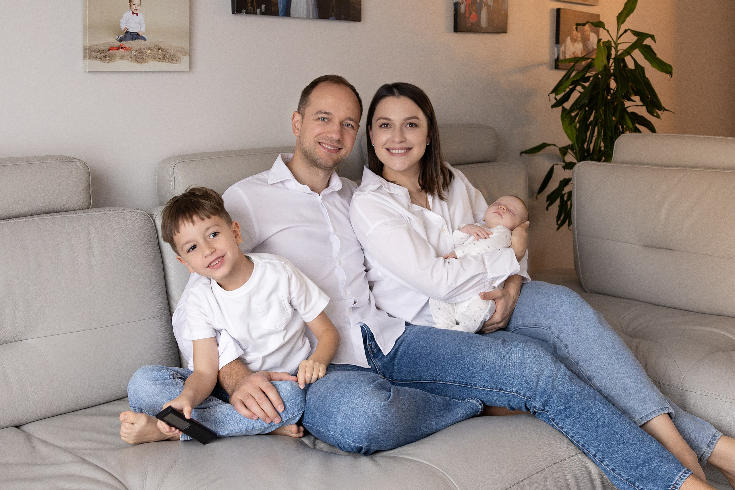 NEWBORN. Je suis photographe portraitiste et je réalise des portraits à toutes les étapes de votre vie! Bienvenue dans mon studio à Westmount, Qc