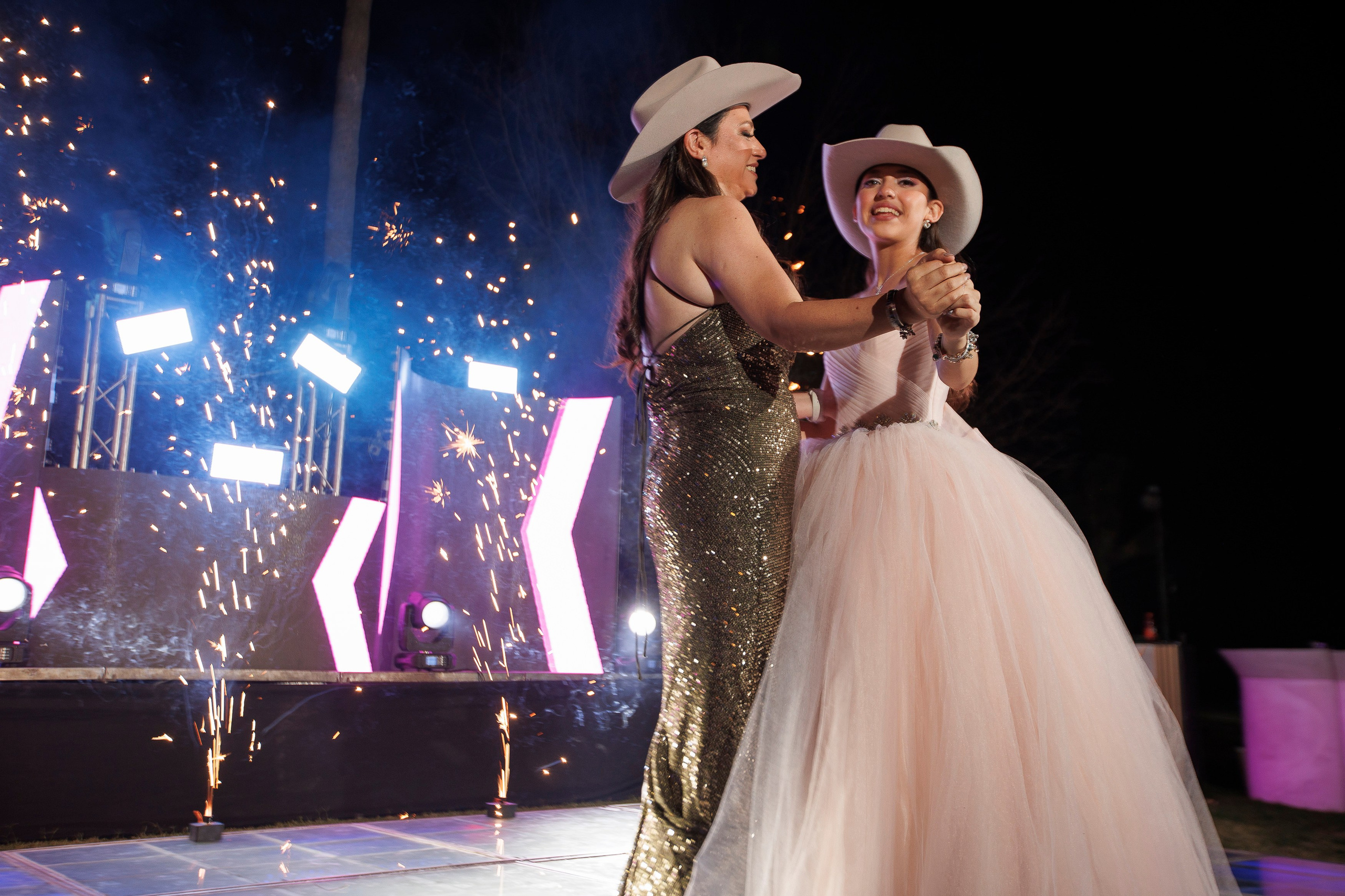 Renata XV — El comienzo de una nueva historia. Lg Fotografia