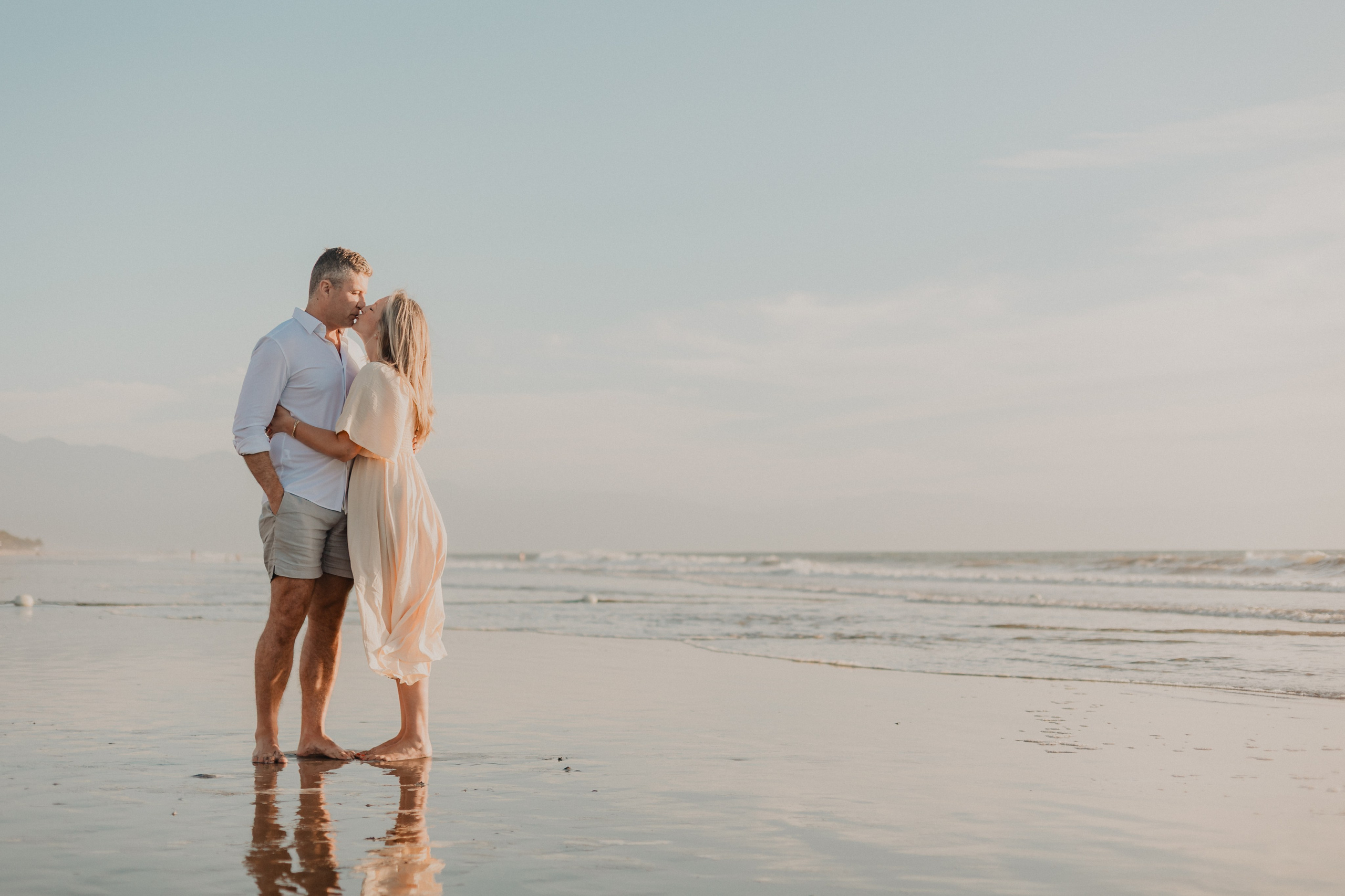 Laughter, Sand, and Sea: A Family Session in Nuevo Vallarta. Fotógrafo de Bodas en Puerto Vallarta y Riviera Nayarit | VL photo & film