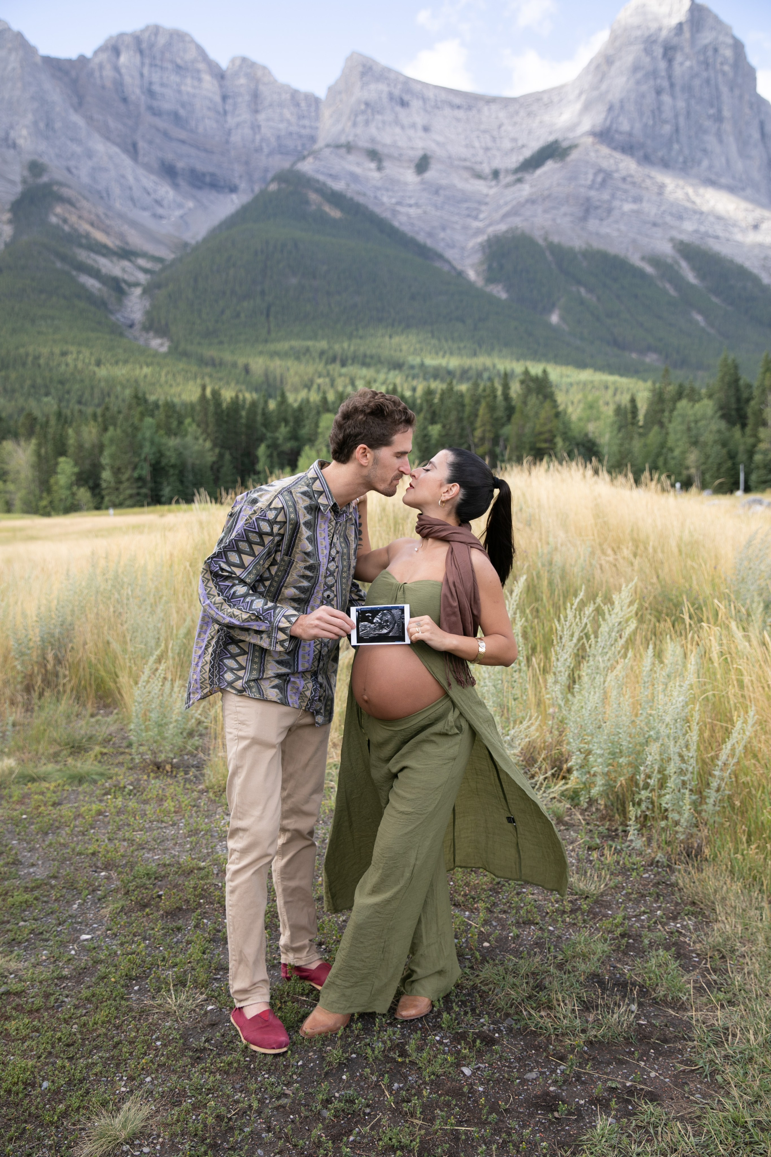 Maternity Photos — Canmore — Daniella. Fotografía accesible en Calgary