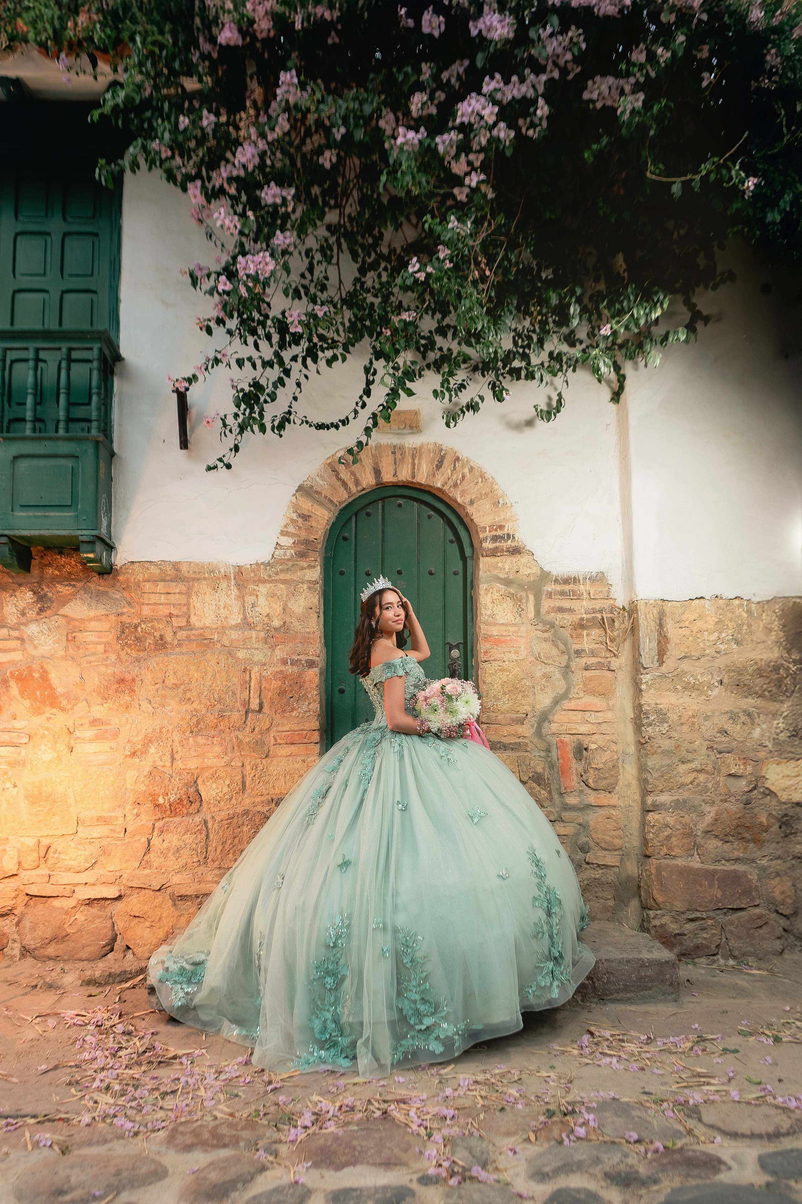 XV LAURA. FOCALMAGIC