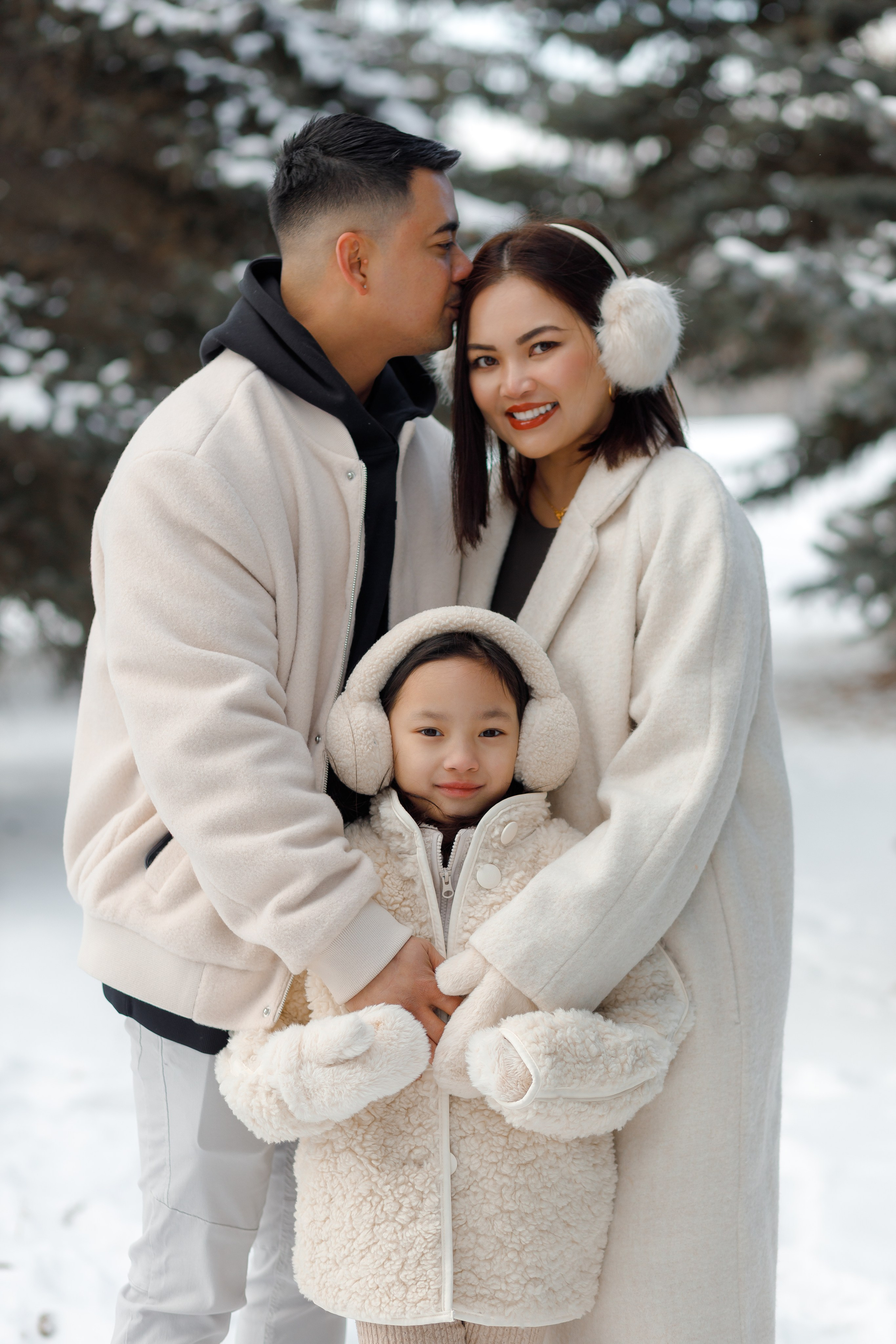 Family winter story. Photographer Elvira Hryshchenko
