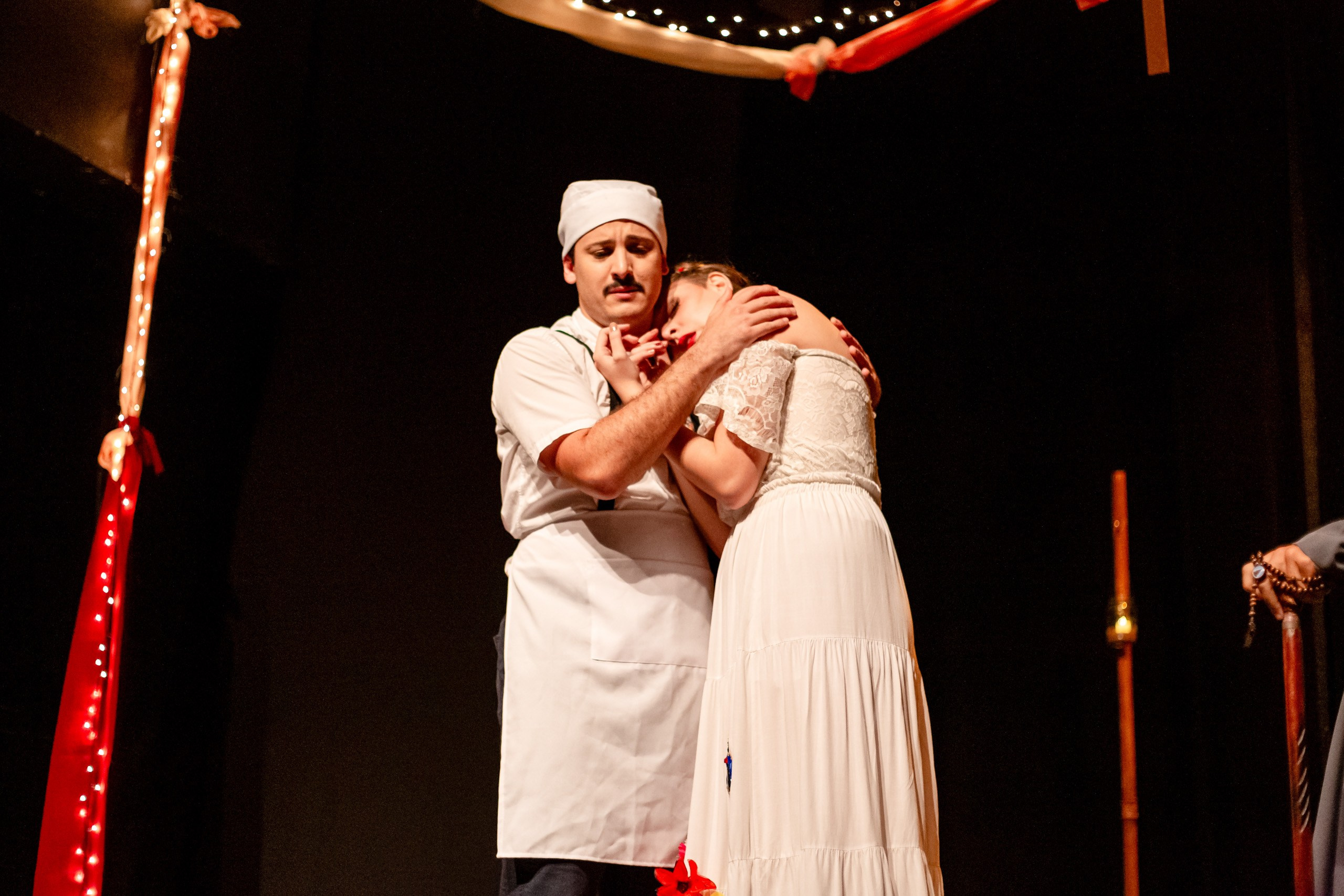 Fotografia de espetáculo teatral Auto da Compadecida do grupo de teatro Anchieta Arte Cênica