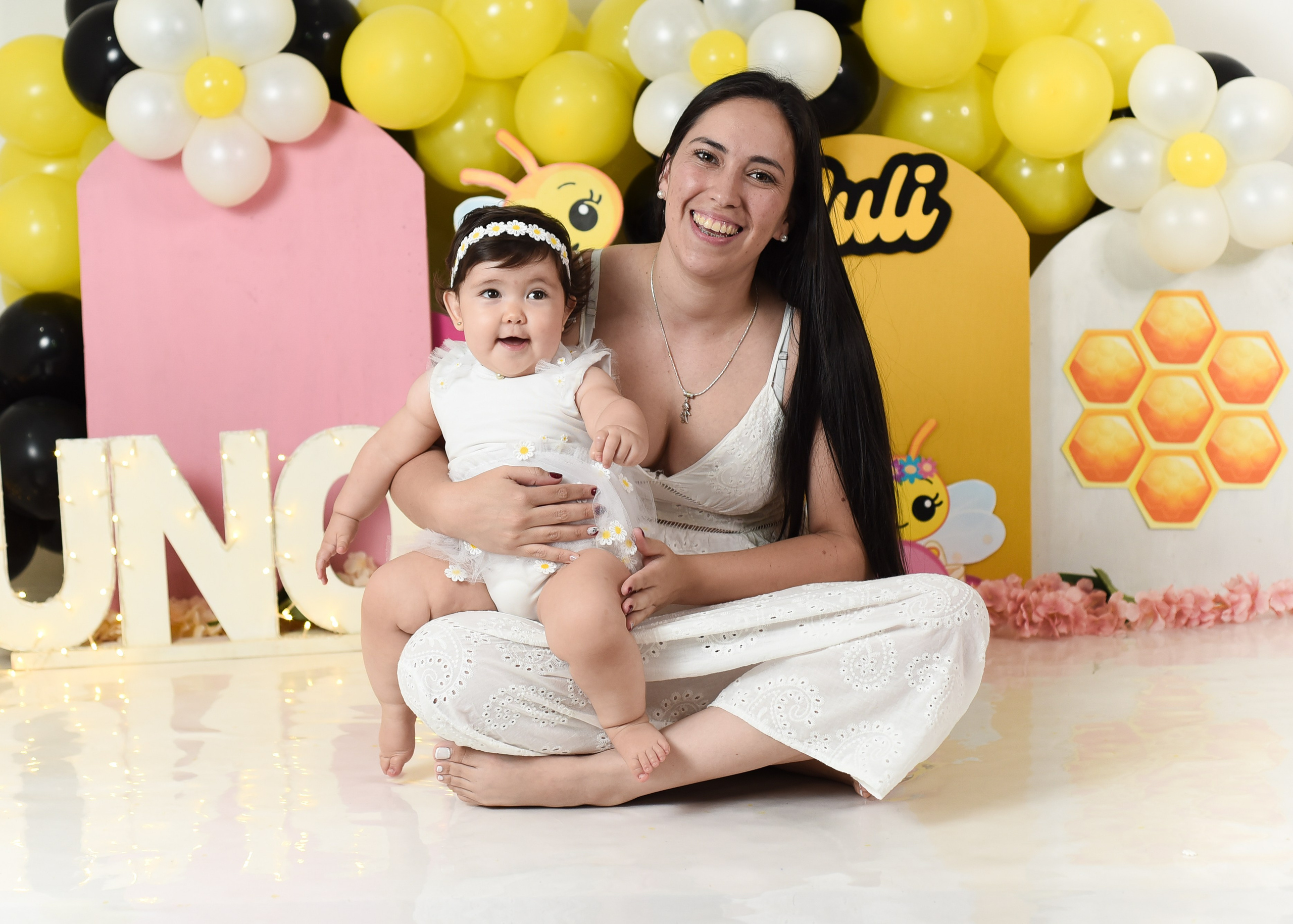 Sesión 1er añito de Juli. Temática: Abejita de Plim Plim +  Mini Sesión Navideña. Fotografo de casamiento en misiones y fotógrafo de familia  Posadas