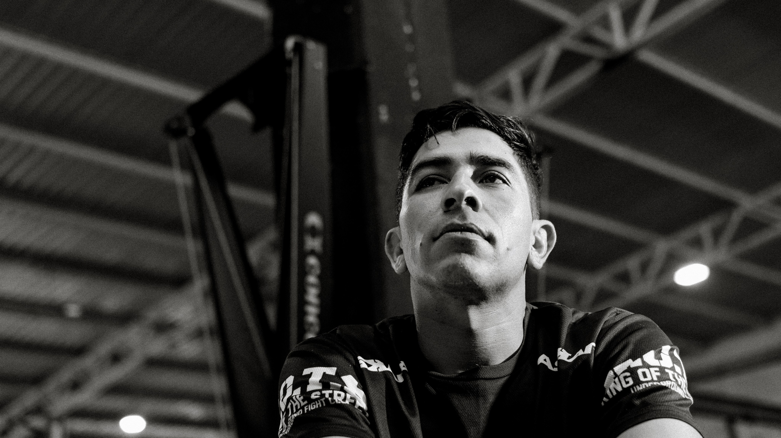 Entre Calles y Combates - Roberto Delgado. TWO MILLIMETERS