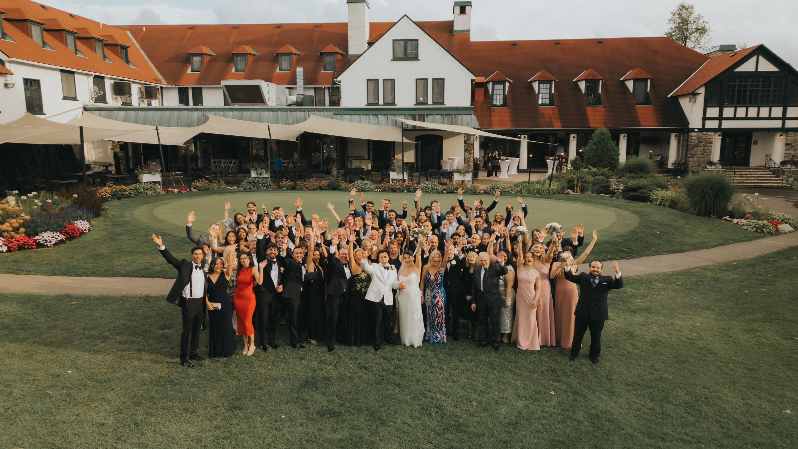 Wedding of Cassandra and Loïc in Beaconsfield, Montreal. Montreal Wedding Photographer — Muriel Oe Photo
