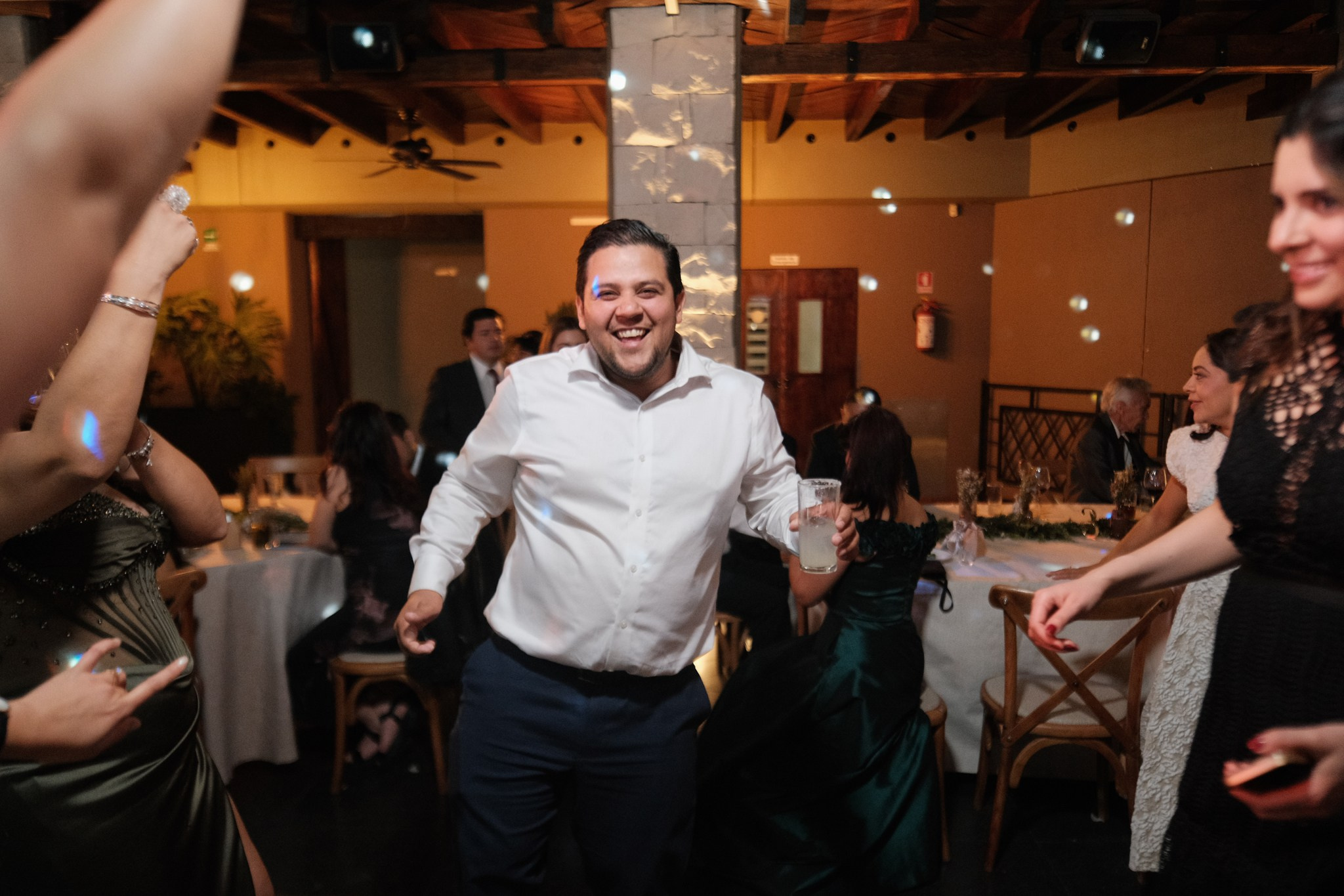 Miranda y David: Boda civil en restaurante Casablanca. Fotógrafo de bodas