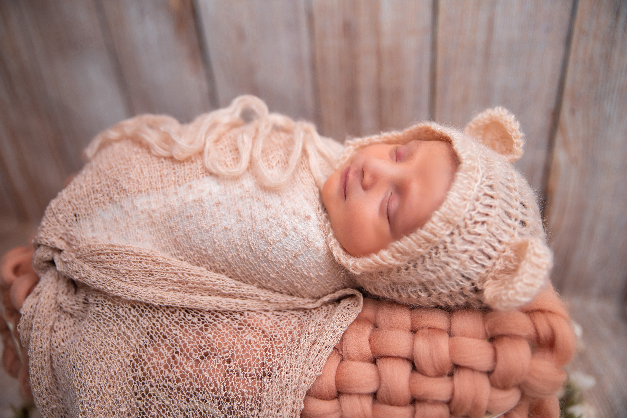 Newborns. Lifestyle and Family Photographer Faryal Saeed