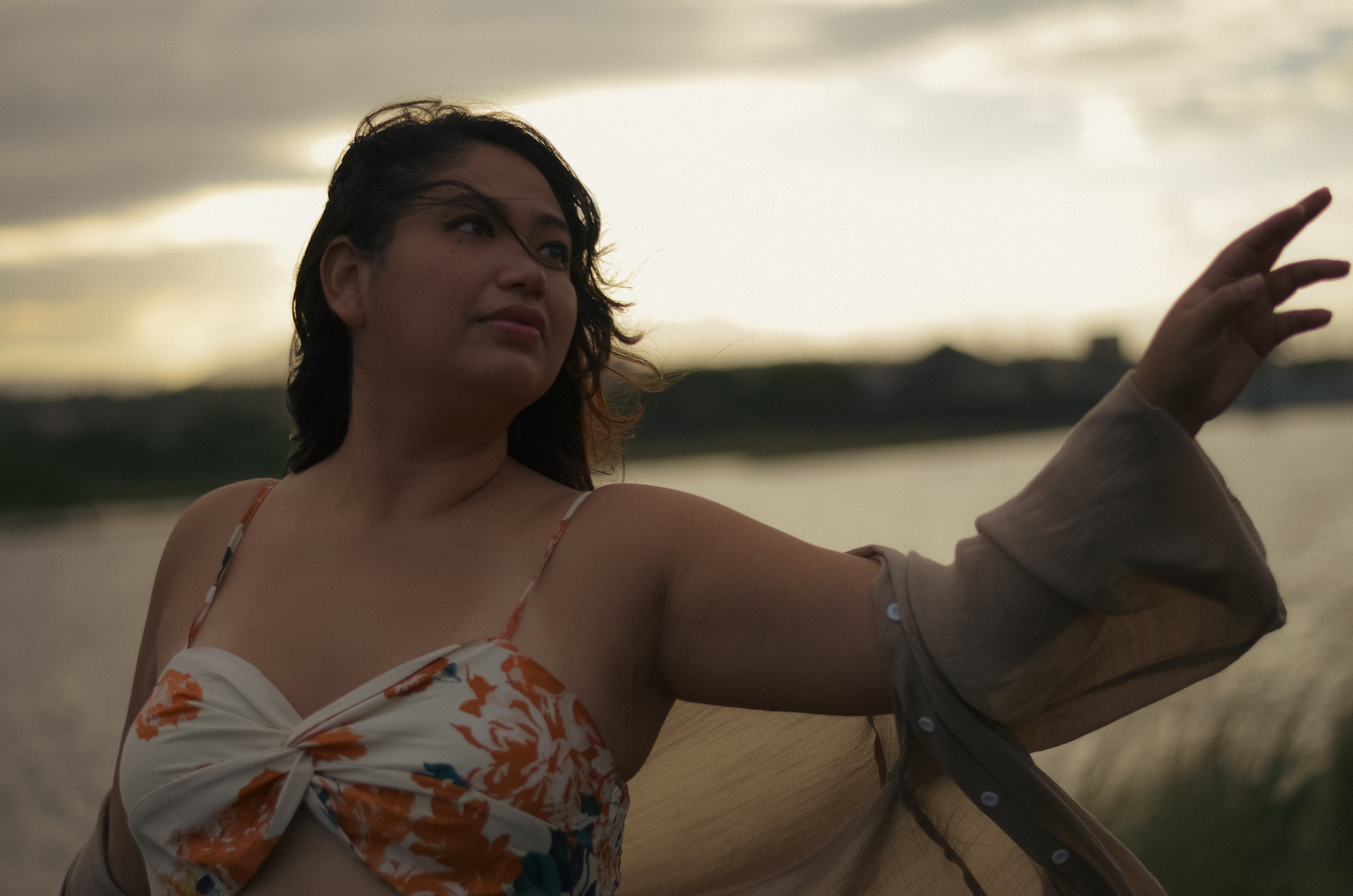 SUNSET MODEL. LunarVox Lens: a lente que transforma luz em voz e emoção. Retratos e ensaios no Japão por Leyka Tanaka