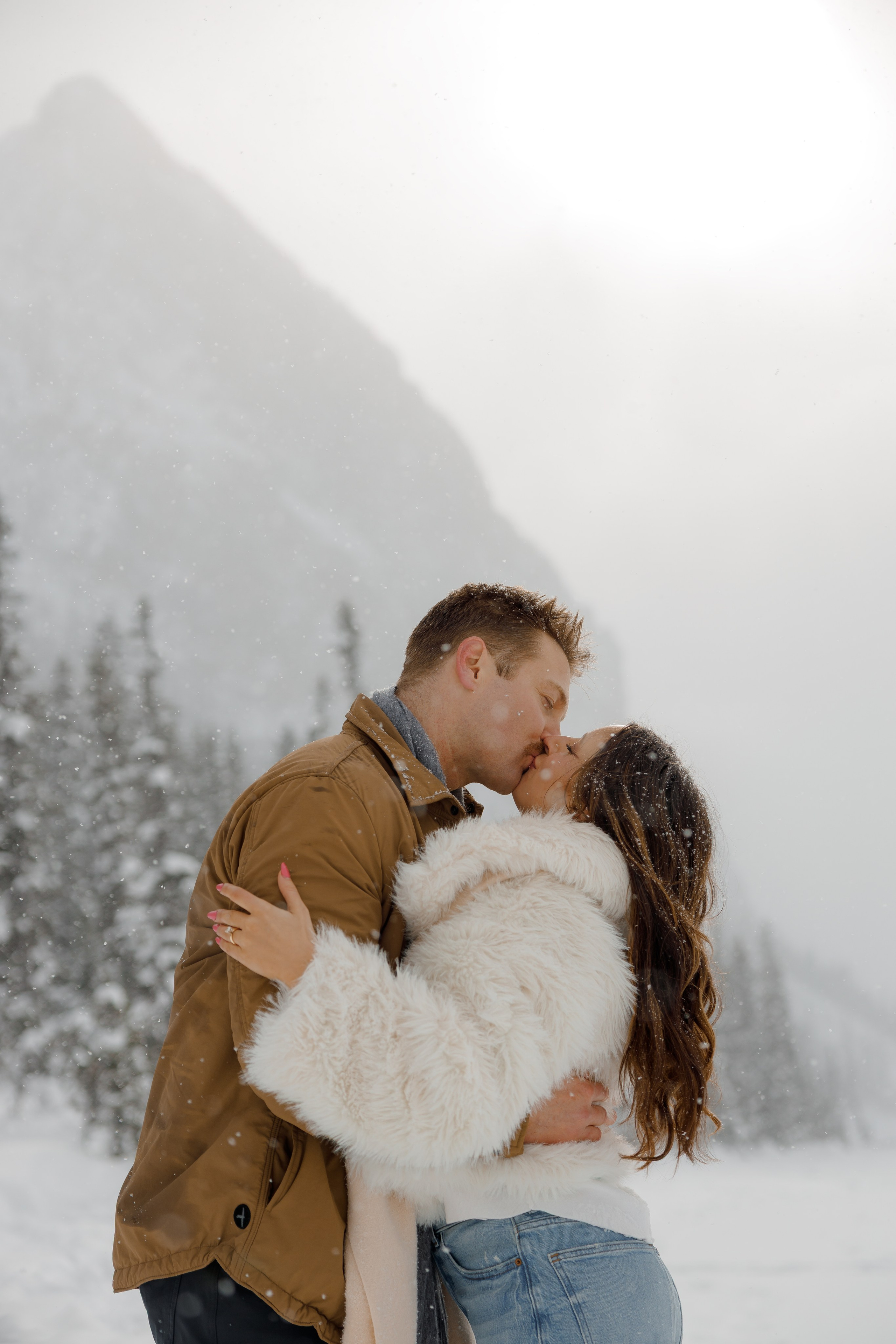 Lake Louise engagement session. Photographer Elvira Hryshchenko